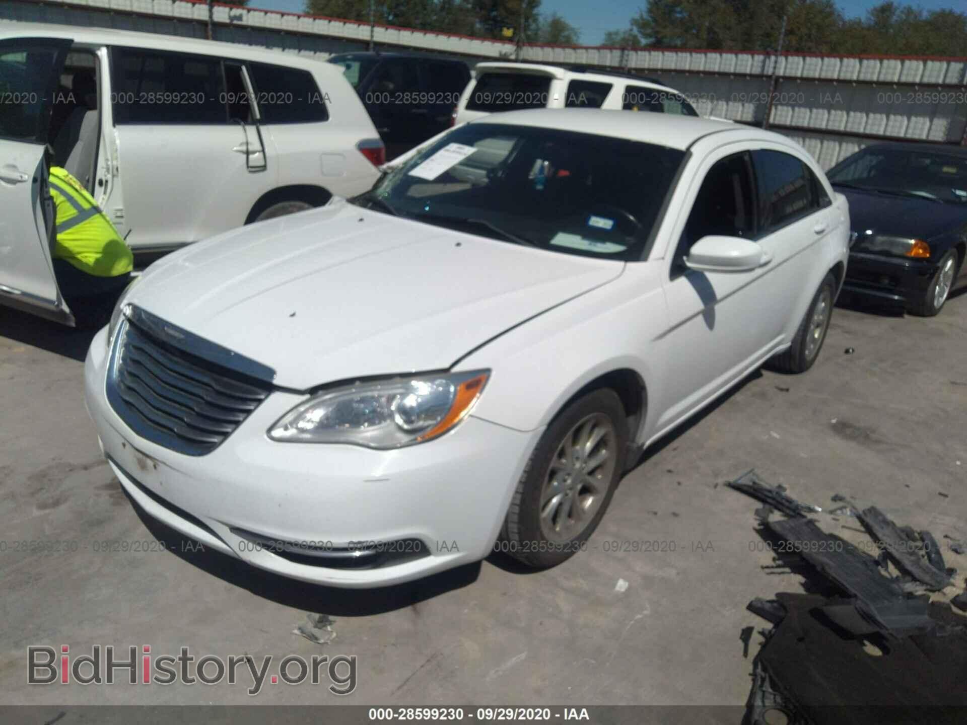 2013 CHRYSLER 200 - VIN: 1C3CCBBB8DN627511 - Фото 2