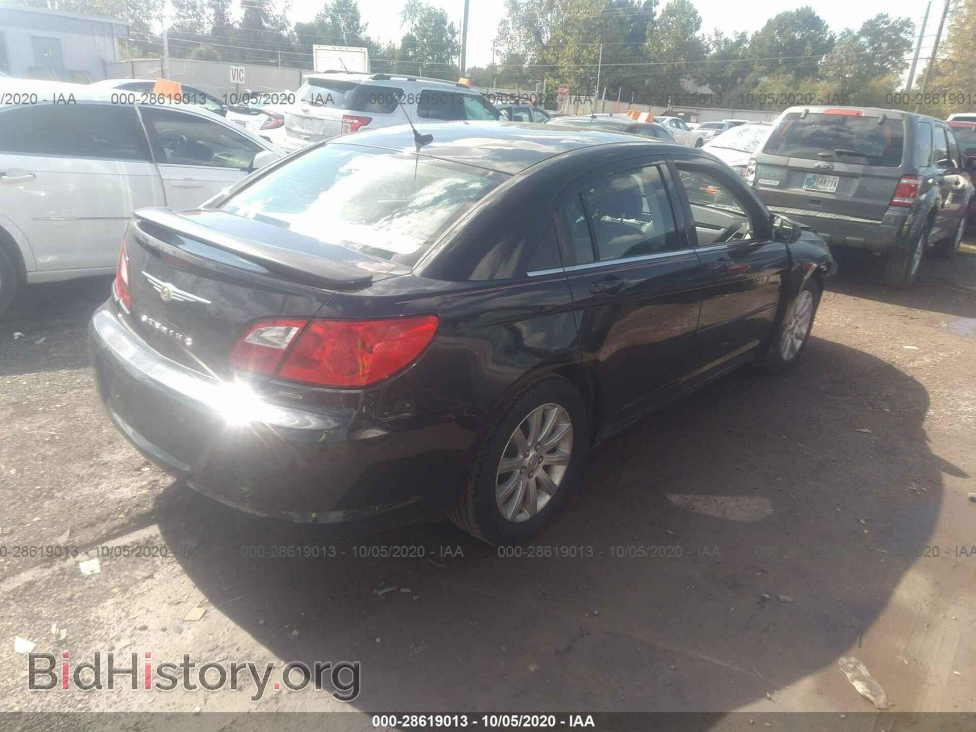 2010 CHRYSLER SEBRING - VIN: 1C3CC5FB3AN133628 - Фото 4