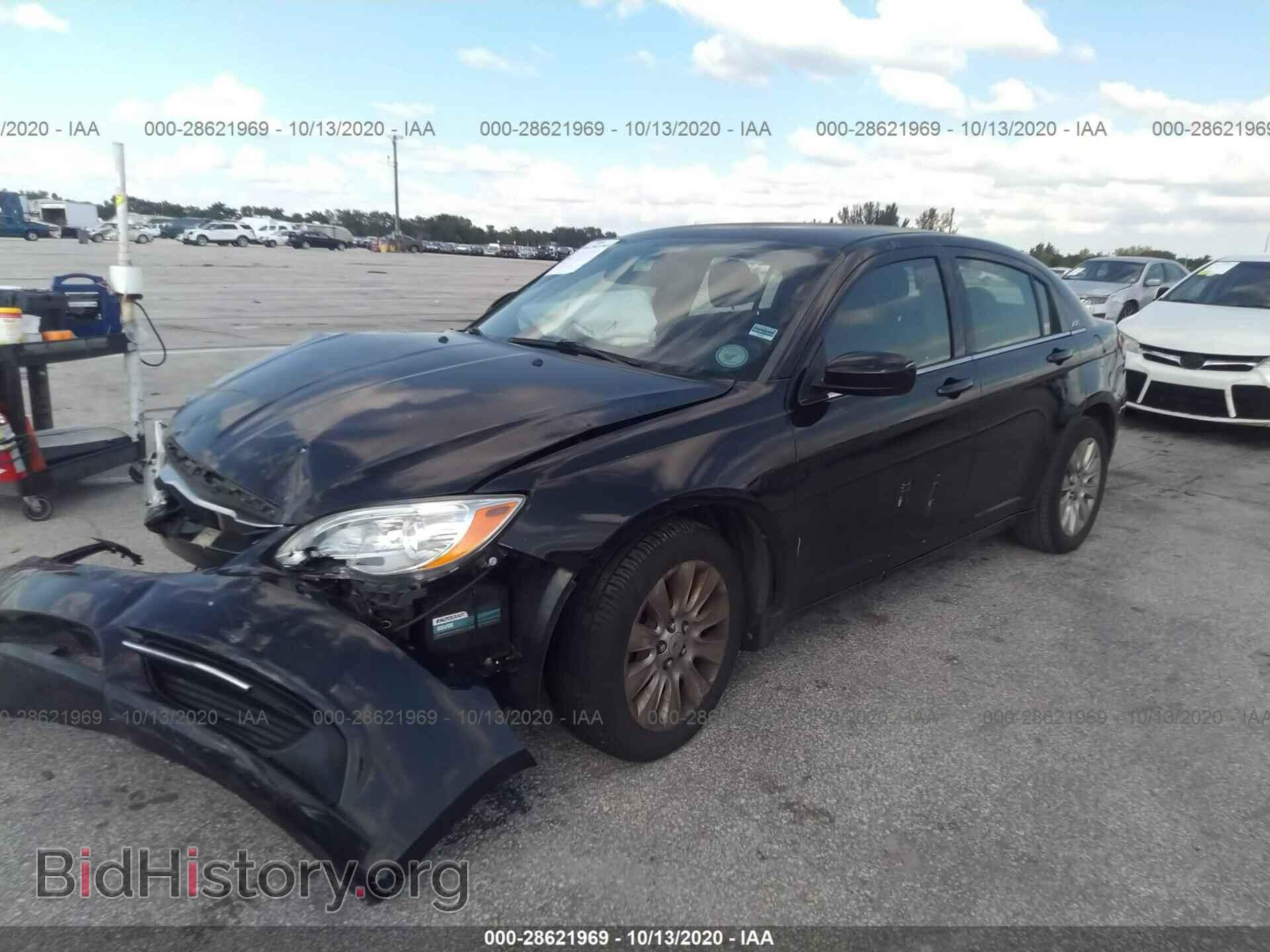 2013 CHRYSLER 200 - VIN: 1C3CCBAB8DN606546 - Фото 2