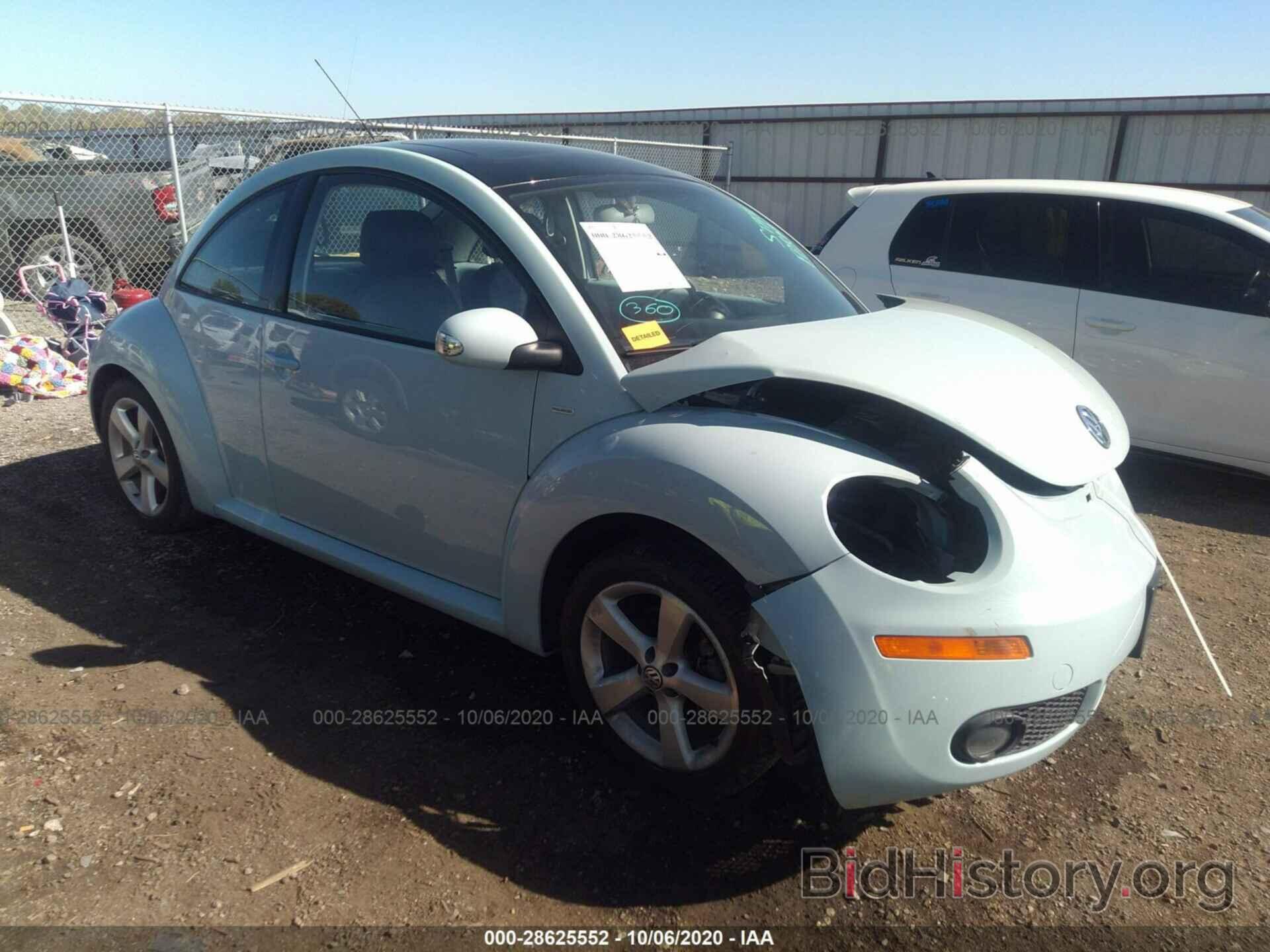 Photo 3VWRW3AG4AM035669 - VOLKSWAGEN NEW BEETLE COUPE 2010