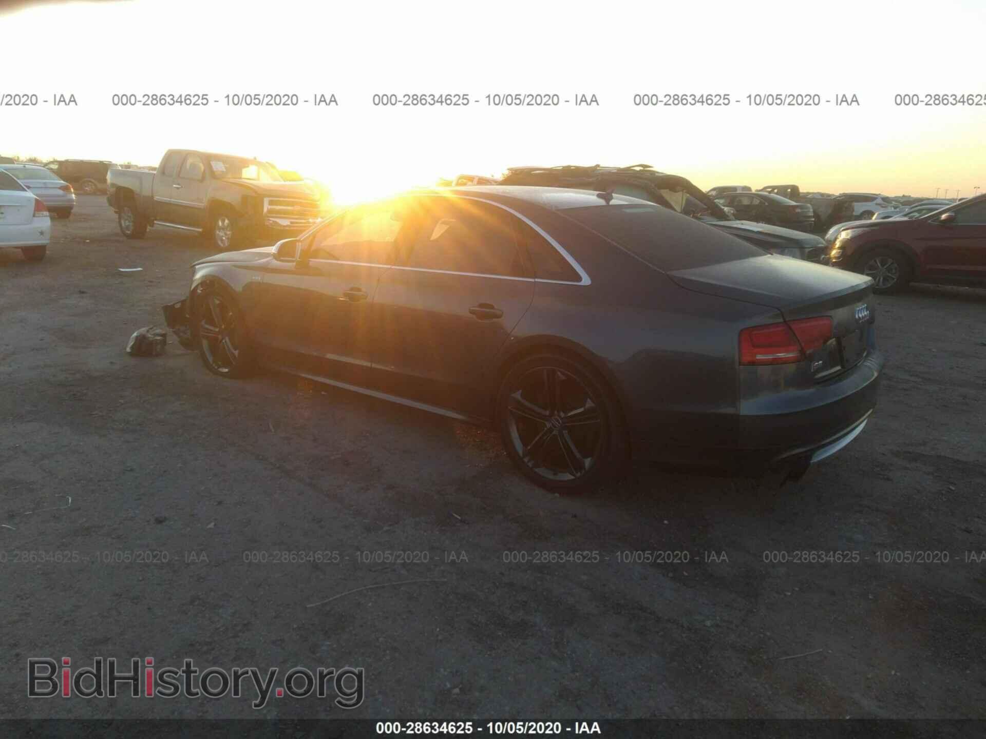 2014 AUDI S8 - VIN: WAUD2AFD8EN002825 - Фото 3