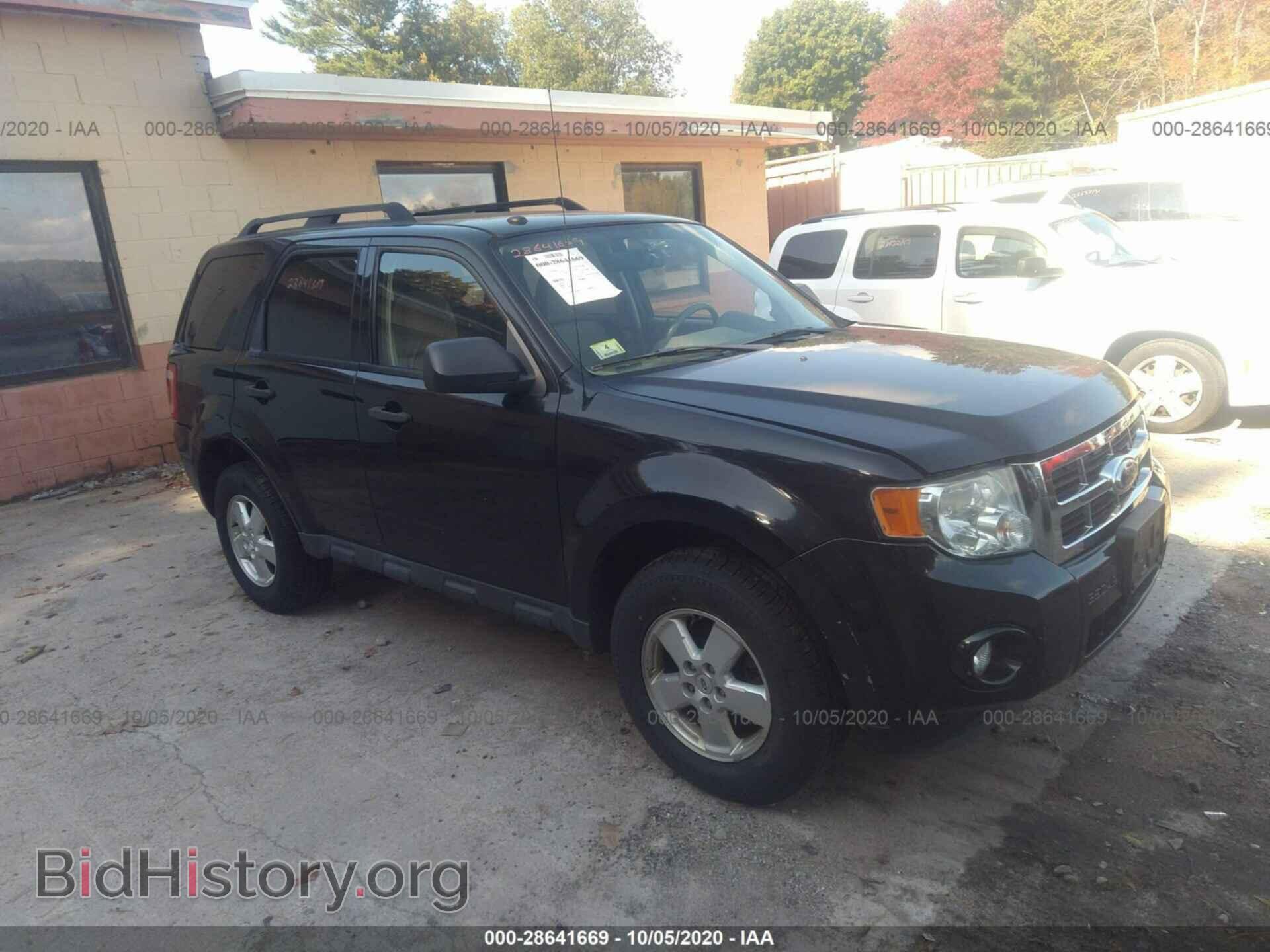 Photo 1FMCU0D79BKB35358 - FORD ESCAPE 2011