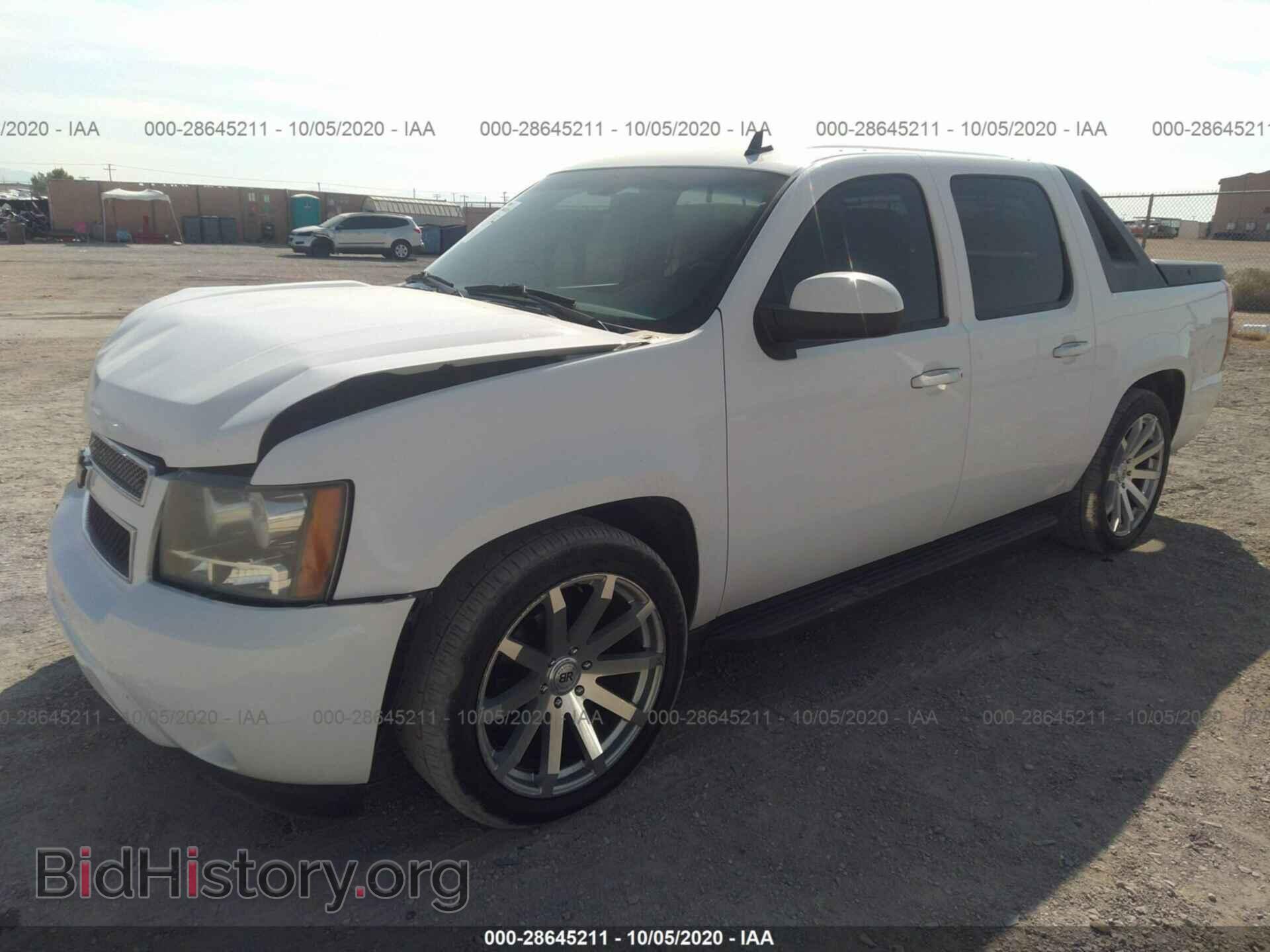 2011 CHEVROLET AVALANCHE - VIN: 3GNMCEE0XBG164747 - Фото 2