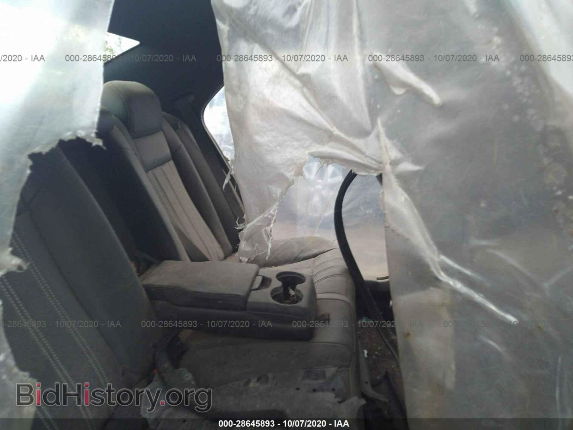 2016 CHRYSLER 300 - VIN: 2C3CCAGG2GH270452 - Photo 8
