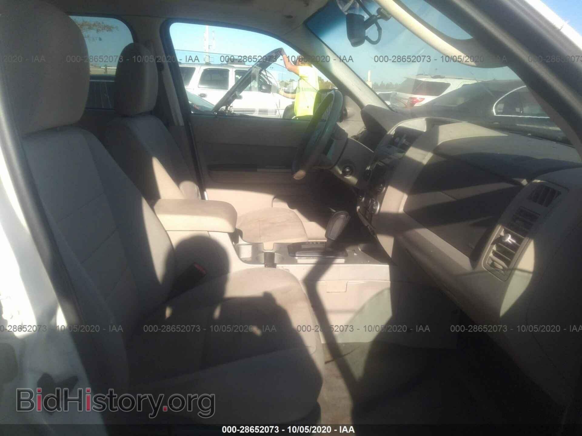 2011 FORD ESCAPE - VIN: 1FMCU0DG6BKB19330 - Photo 5