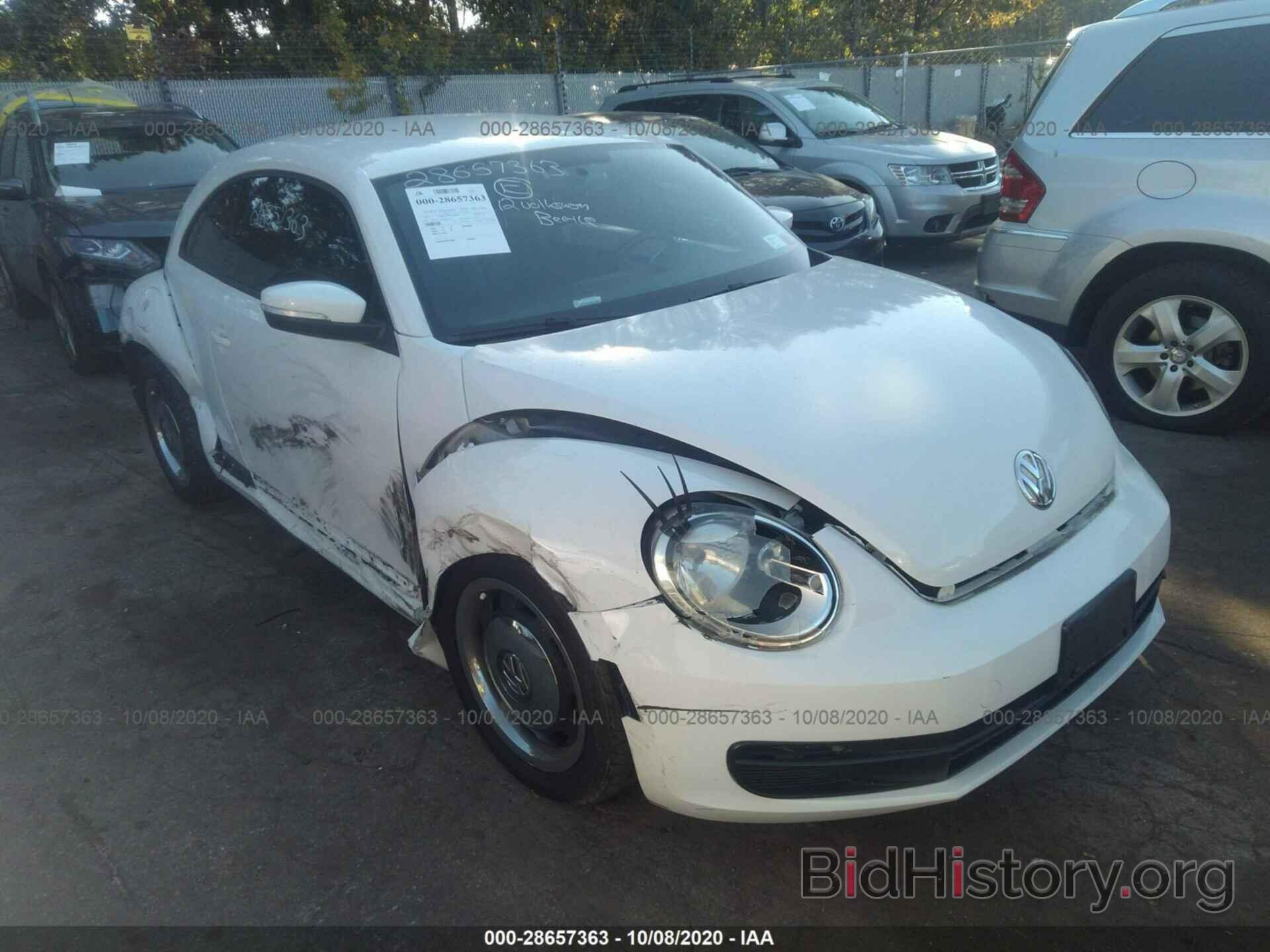 Photo 3VWJP7AT8CM618179 - VOLKSWAGEN BEETLE 2012