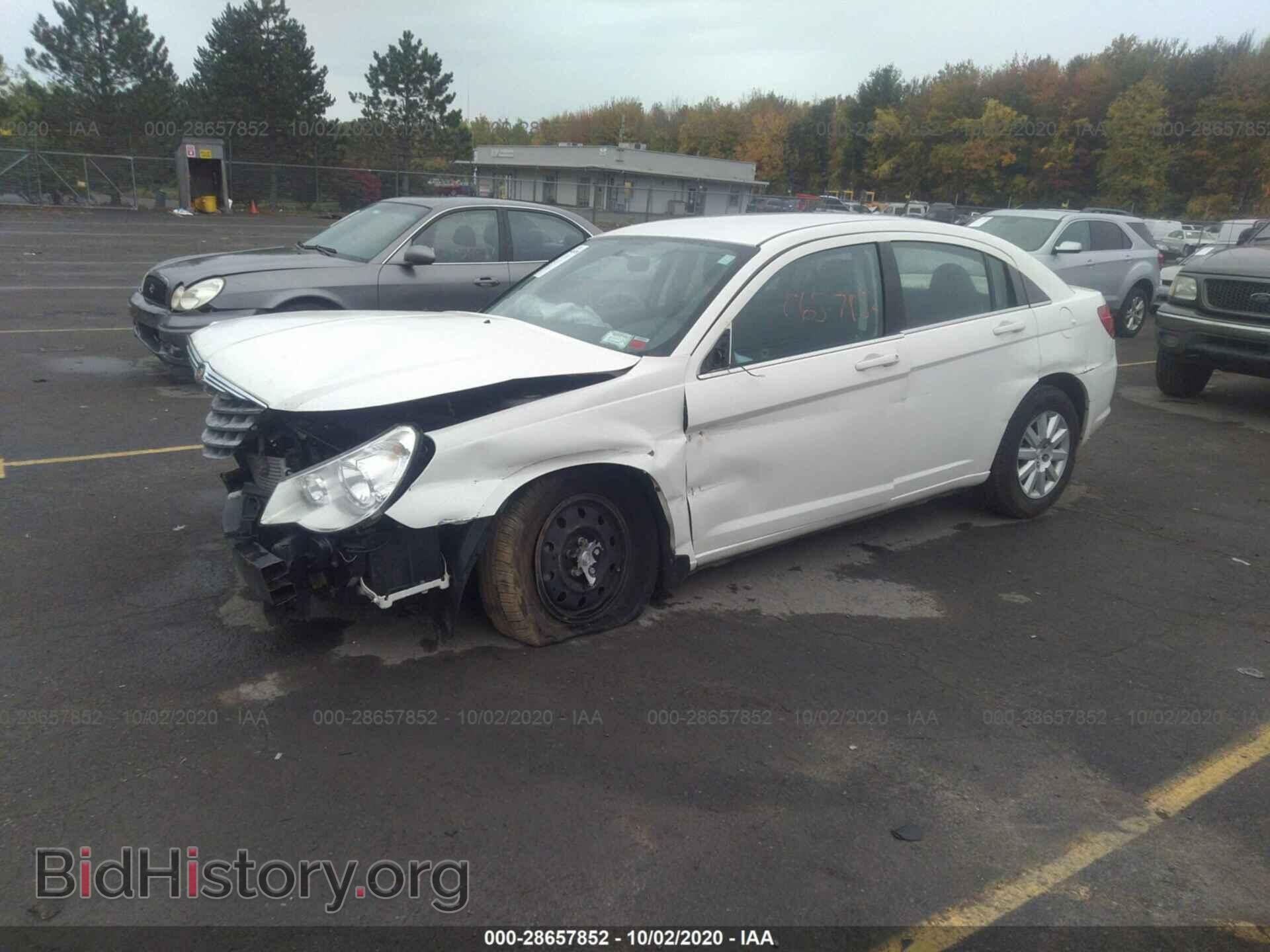 2010 CHRYSLER SEBRING - VIN: 1C3CC4FB8AN208365 - Фото 2