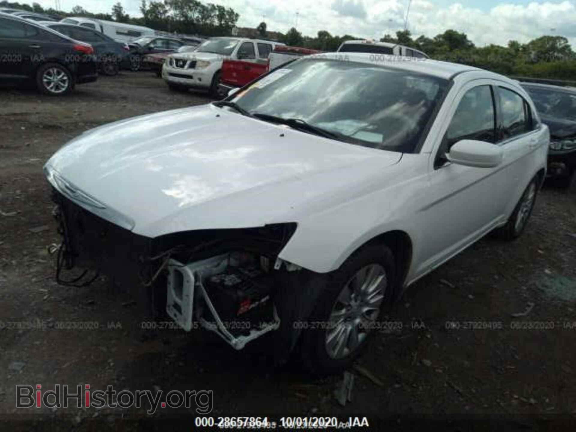 2014 CHRYSLER 200 - VIN: 1C3CCBAB6EN123378 - Фото 2