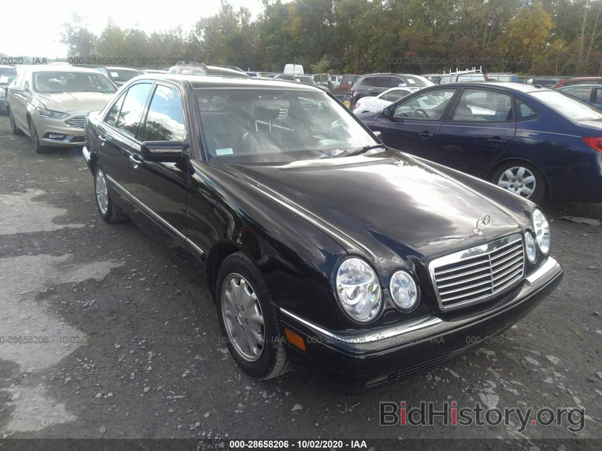 Photo WDBJF55FXTJ006754 - MERCEDES-BENZ E 1996