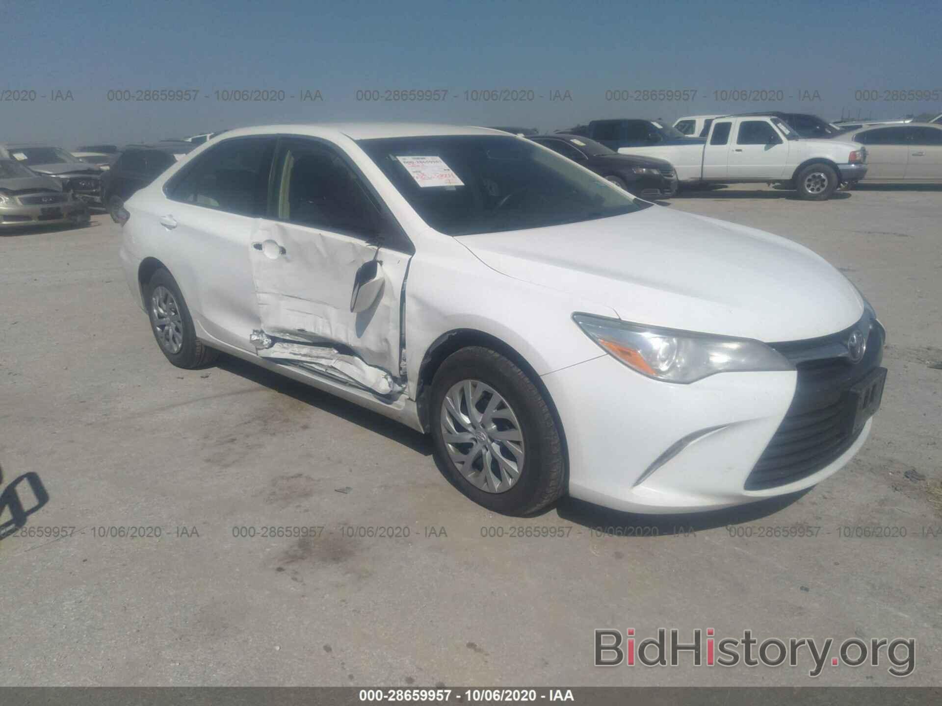 Photo 4T4BF1FK0FR502323 - TOYOTA CAMRY 2015