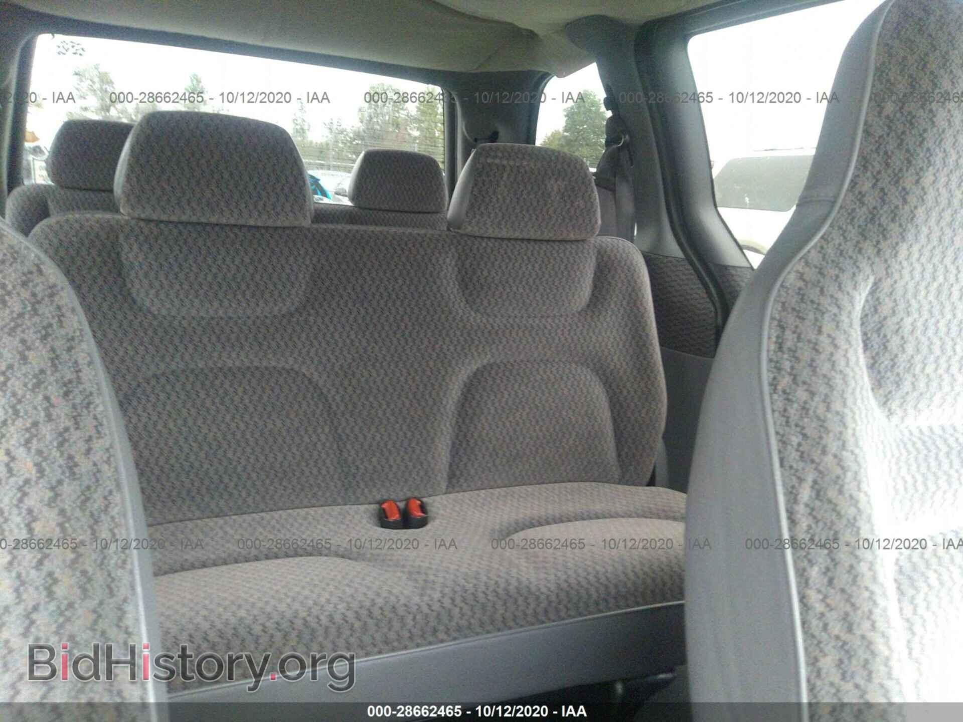 2000 CHRYSLER VOYAGER - VIN: 2C4GJ45G0YR670853 - Фото 8