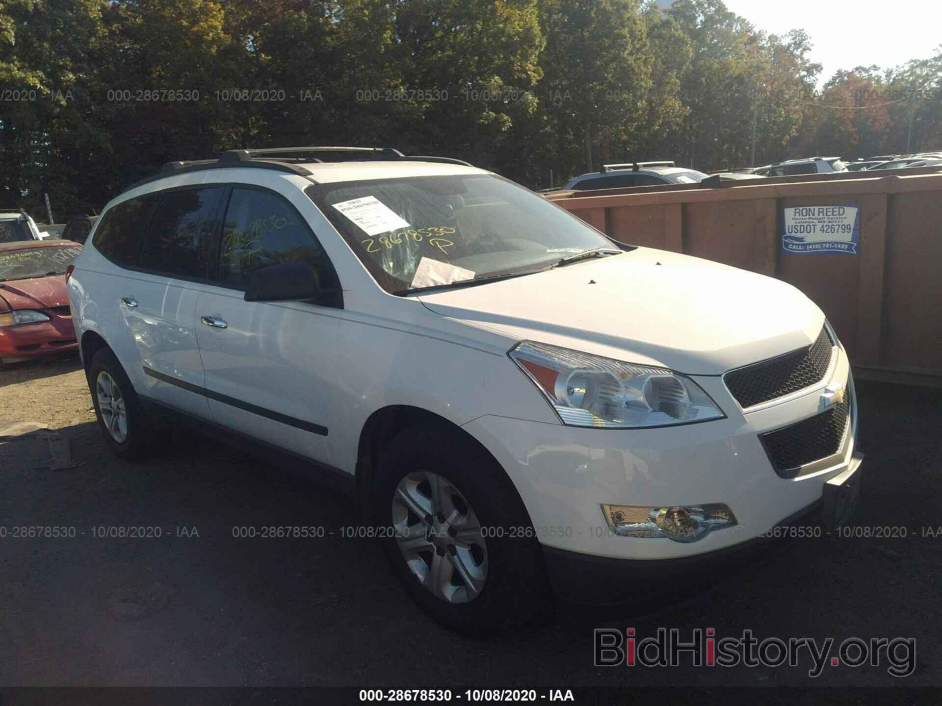 Photo 1GNKRFED0CJ387250 - CHEVROLET TRAVERSE 2012