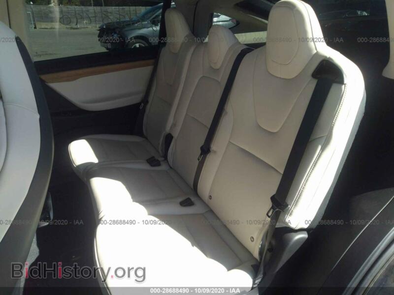 2018 Tesla MODEL X (VIN 5YJXCAE28JF141259) — photo 8 of 11