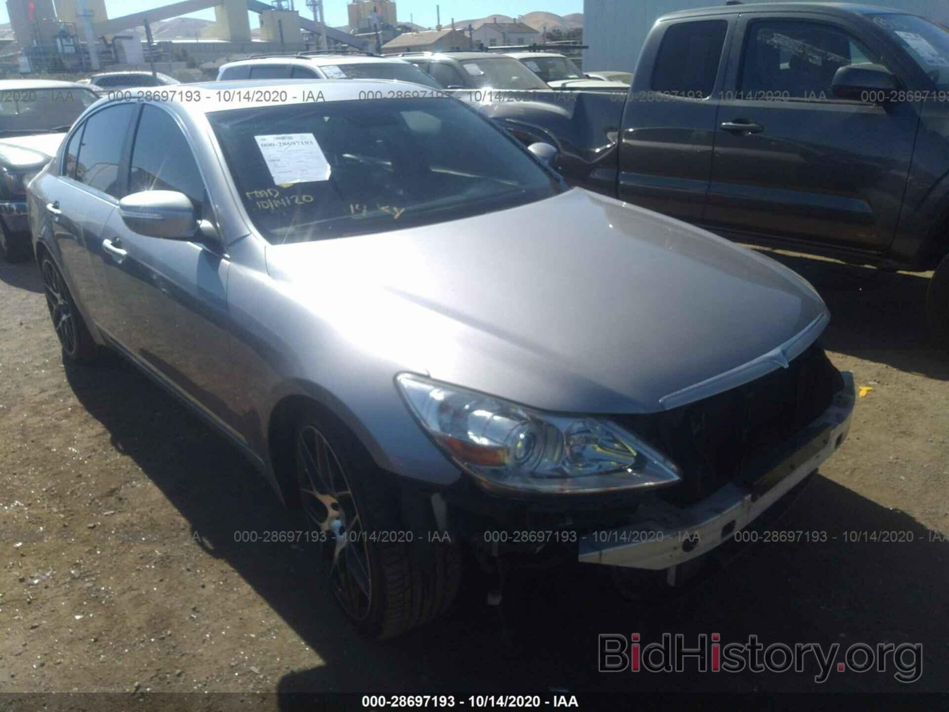 Photo KMHGC4DF1BU121297 - HYUNDAI GENESIS 2011