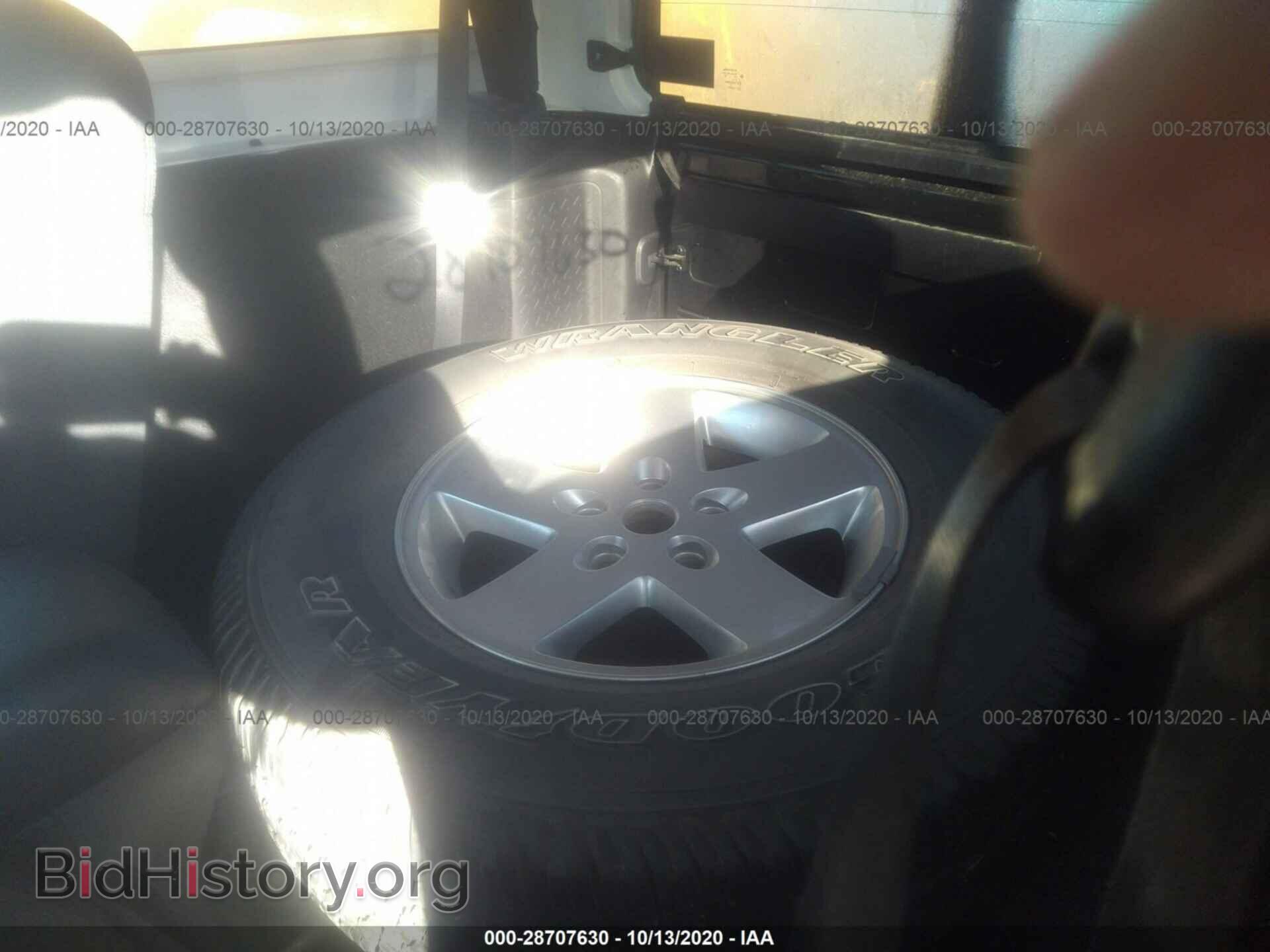 2011 JEEP WRANGLER - VIN: 1J4AA2D17BL595229 - Фото 8