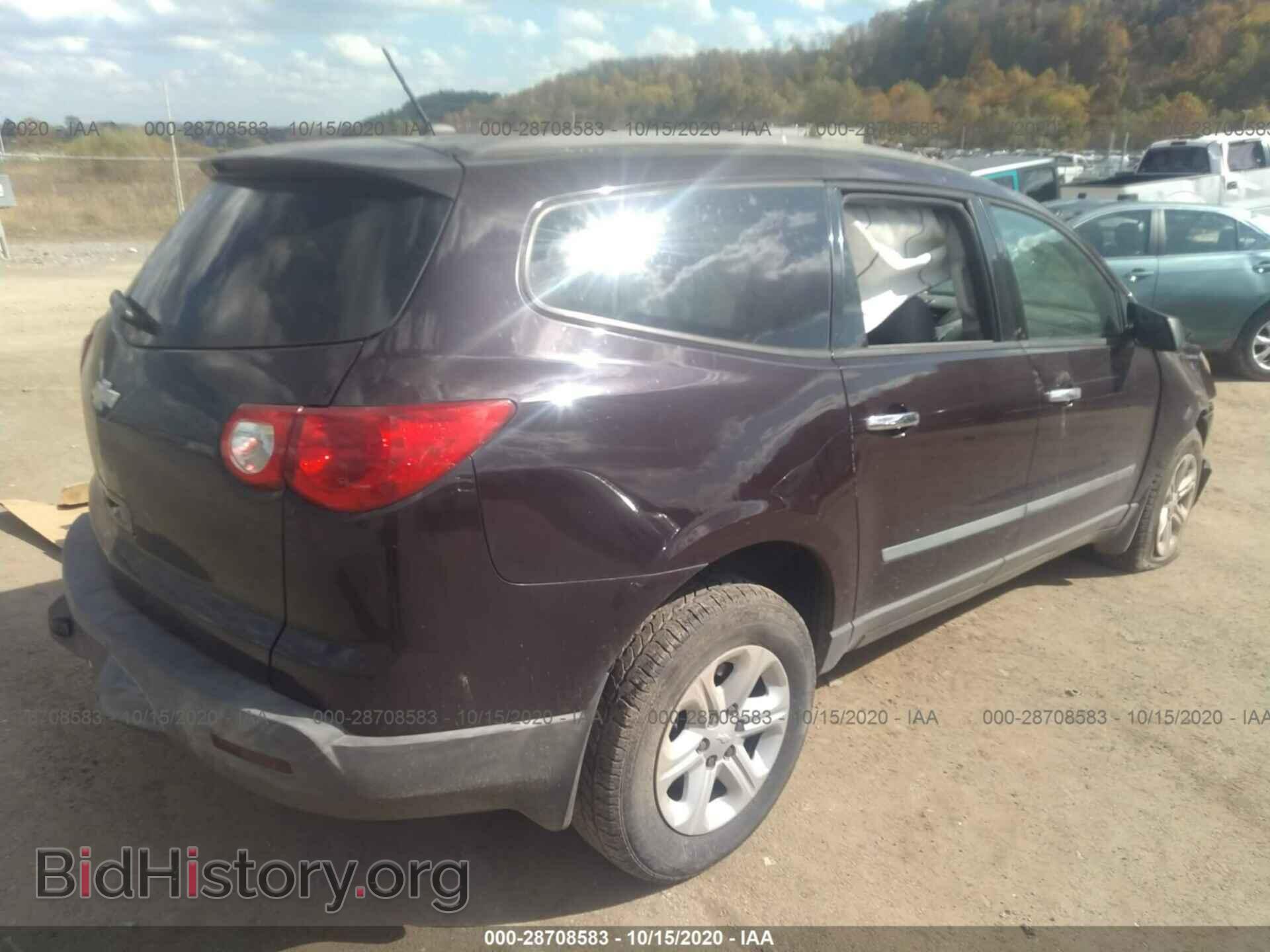 2010 CHEVROLET TRAVERSE - VIN: 1GNLREED2AS113716 - Фото 4
