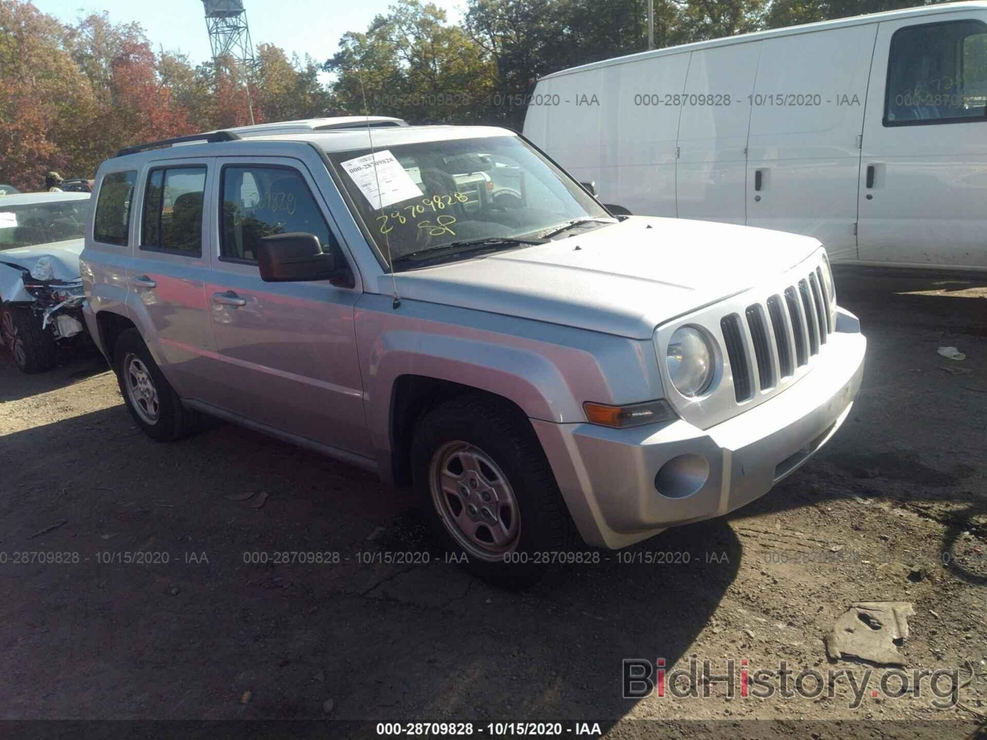 Фотография 1J4NT2GB6AD660242 - JEEP PATRIOT 2010