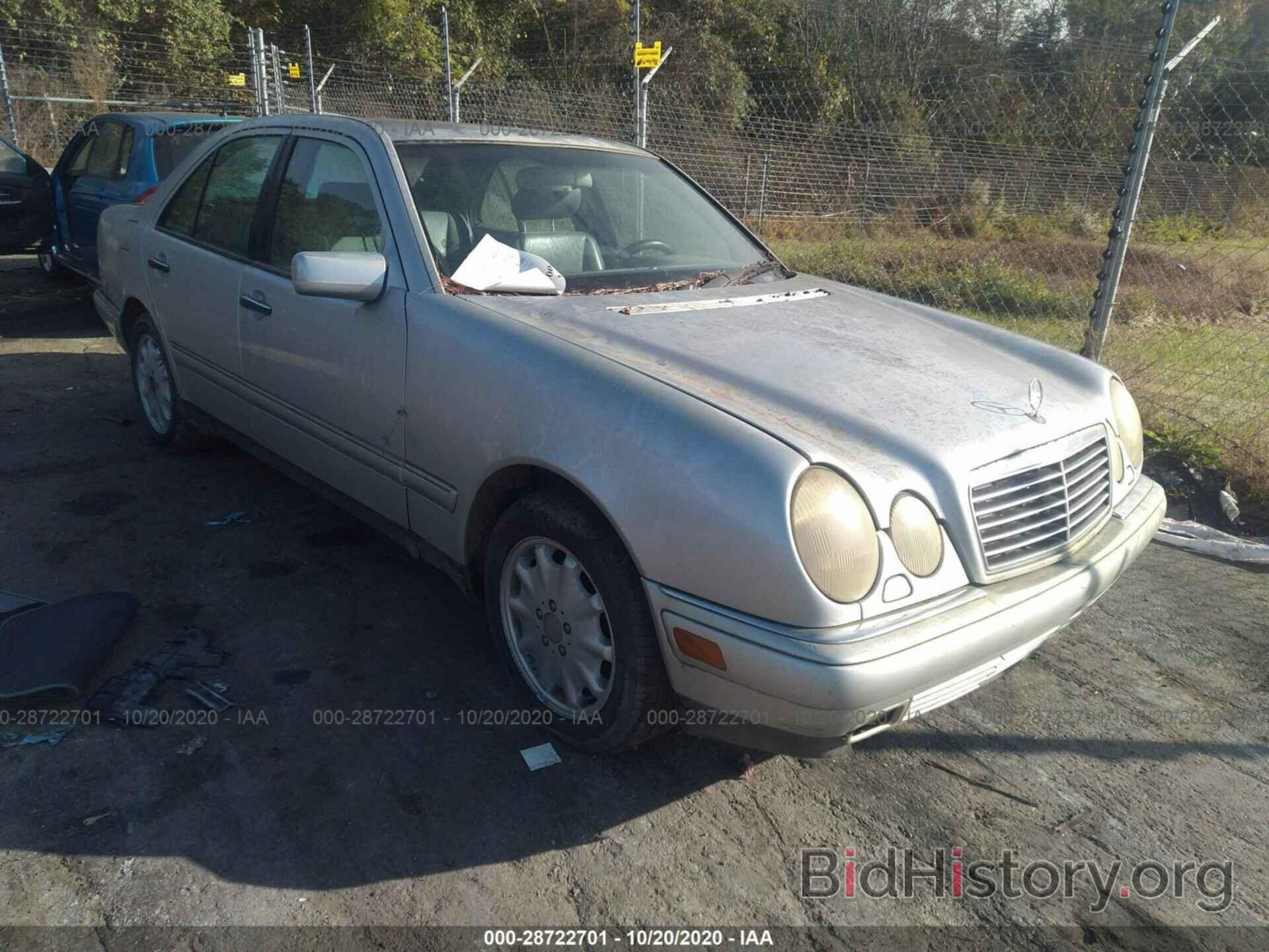 Photo WDBJF20F8TJ021520 - MERCEDES-BENZ E 1996