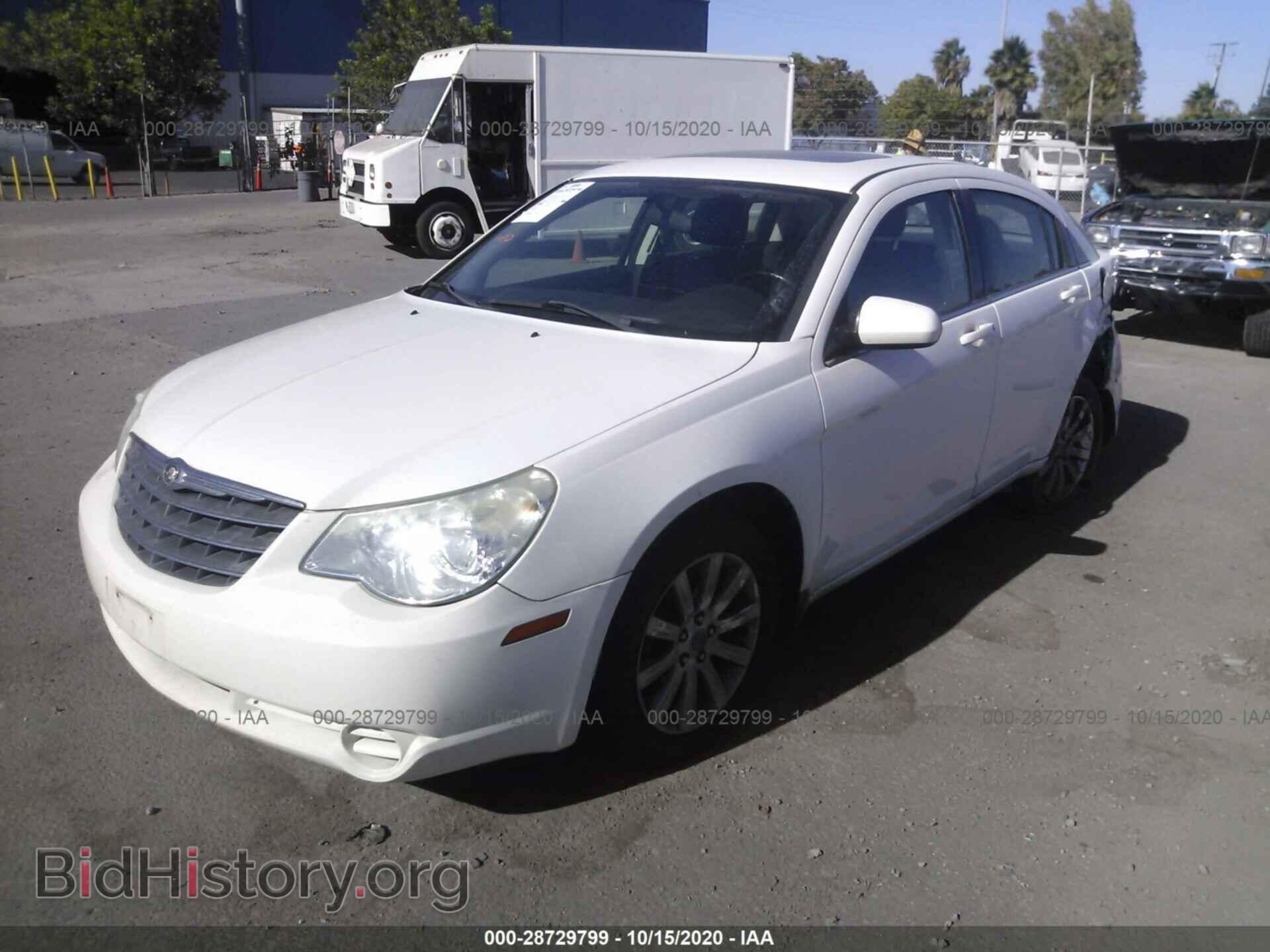 2010 CHRYSLER SEBRING - VIN: 1C3CC5FB8AN220411 - Фото 2