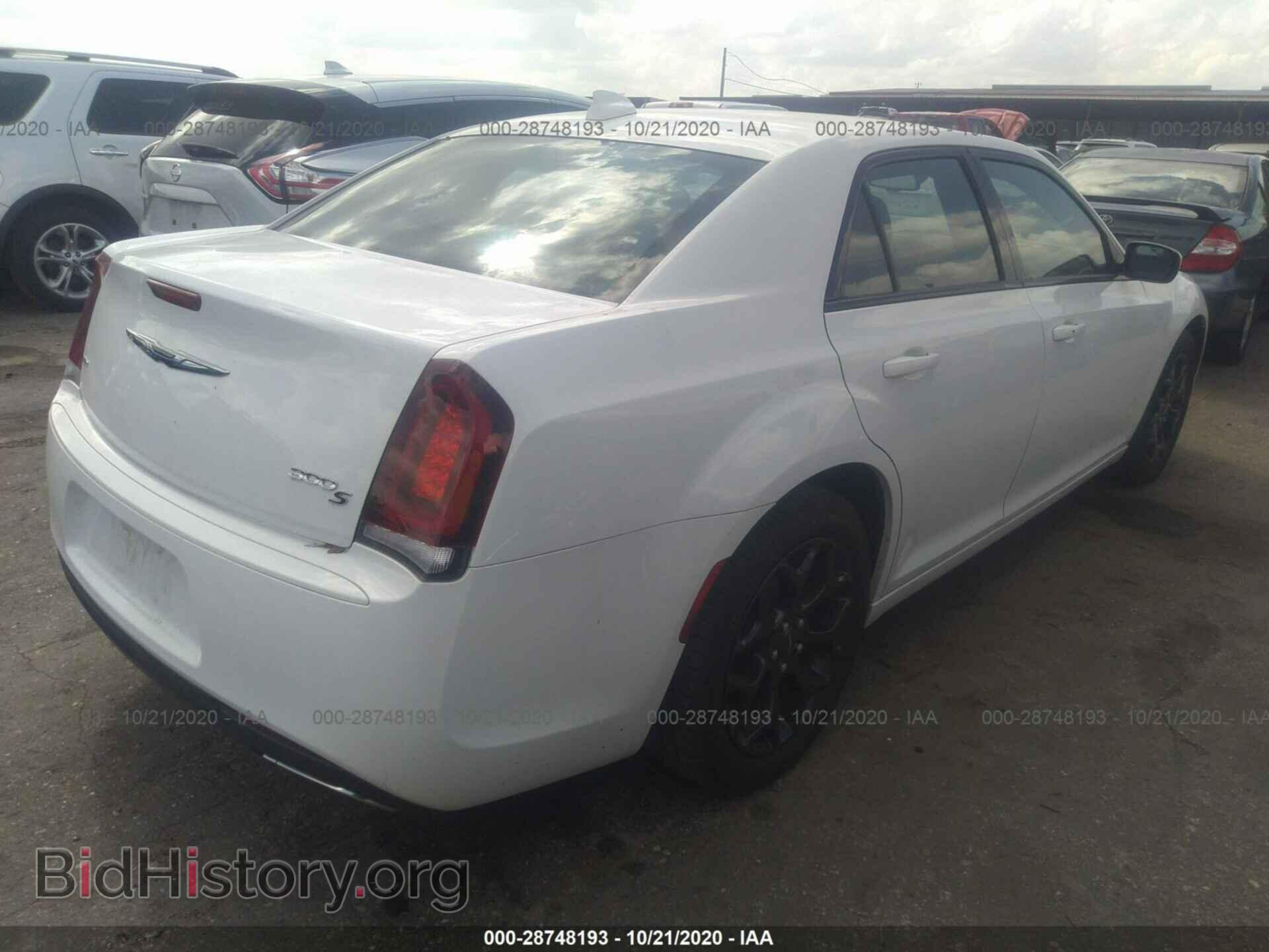 2019 CHRYSLER 300 - VIN: 2C3CCAGG7KH632090 - Фото 4