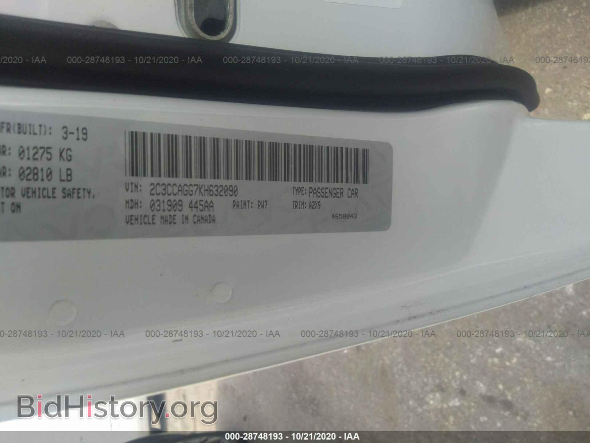 2019 CHRYSLER 300 - VIN: 2C3CCAGG7KH632090 - Фото 9