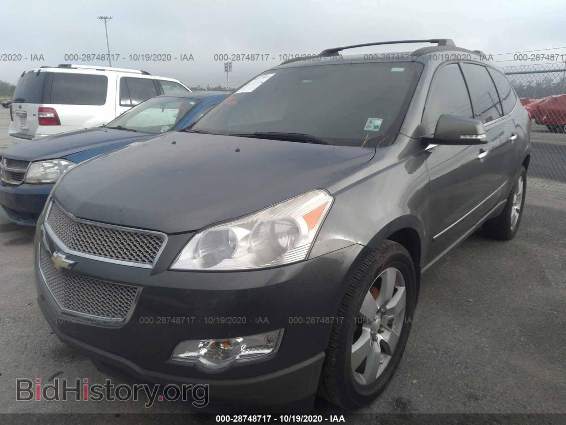 2011 CHEVROLET TRAVERSE - VIN: 1GNKRLED2BJ265633 - Фото 2