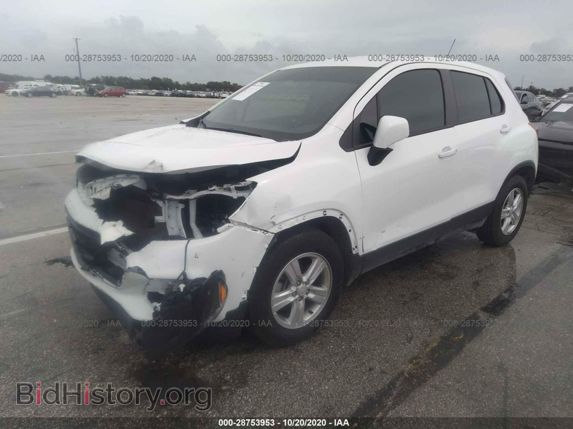2019 CHEVROLET TRAX - VIN: 3GNCJKSB3KL404248 - Фото 2