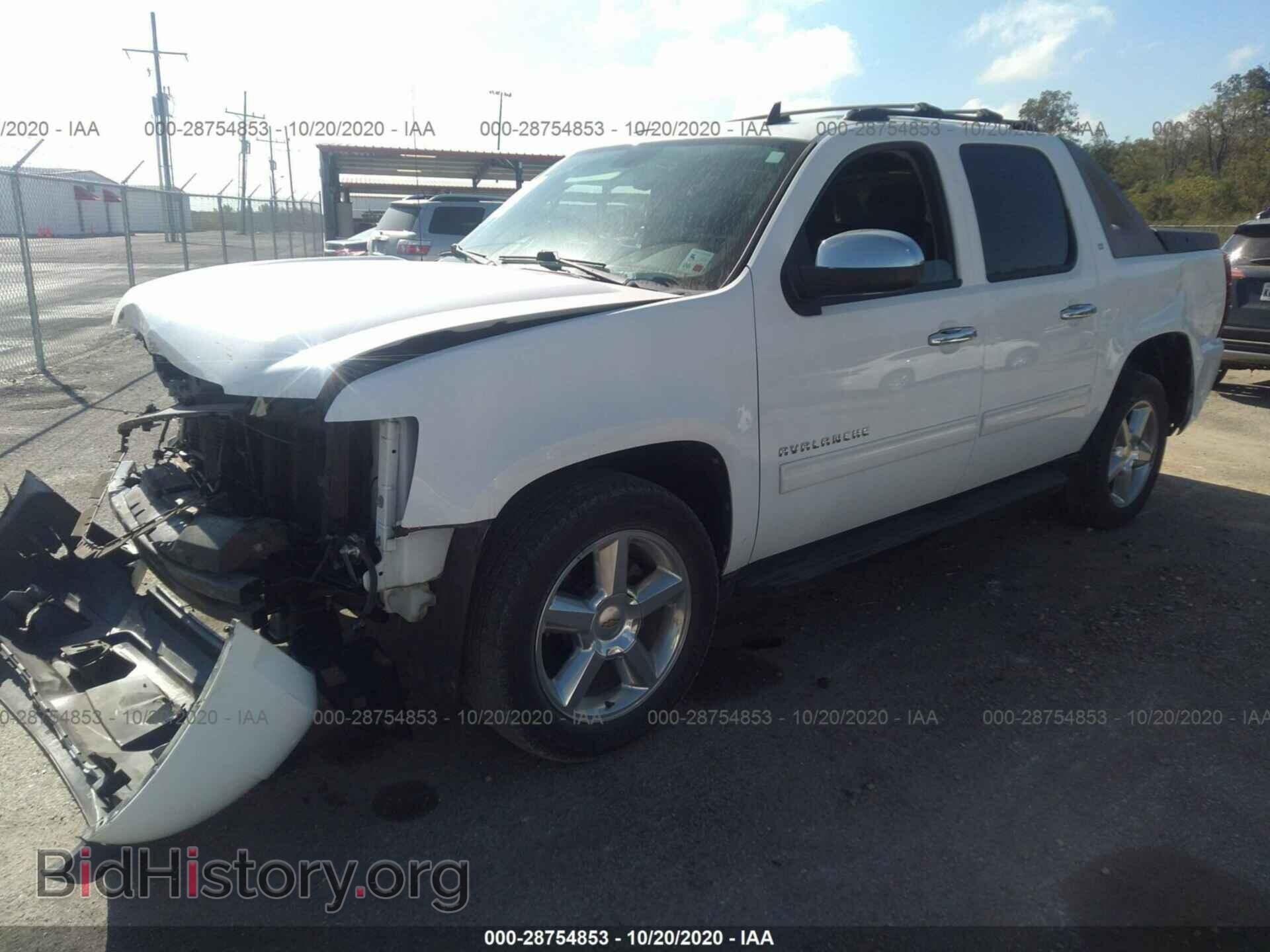 2011 CHEVROLET AVALANCHE - VIN: 3GNMCFE03BG388741 - Фото 2