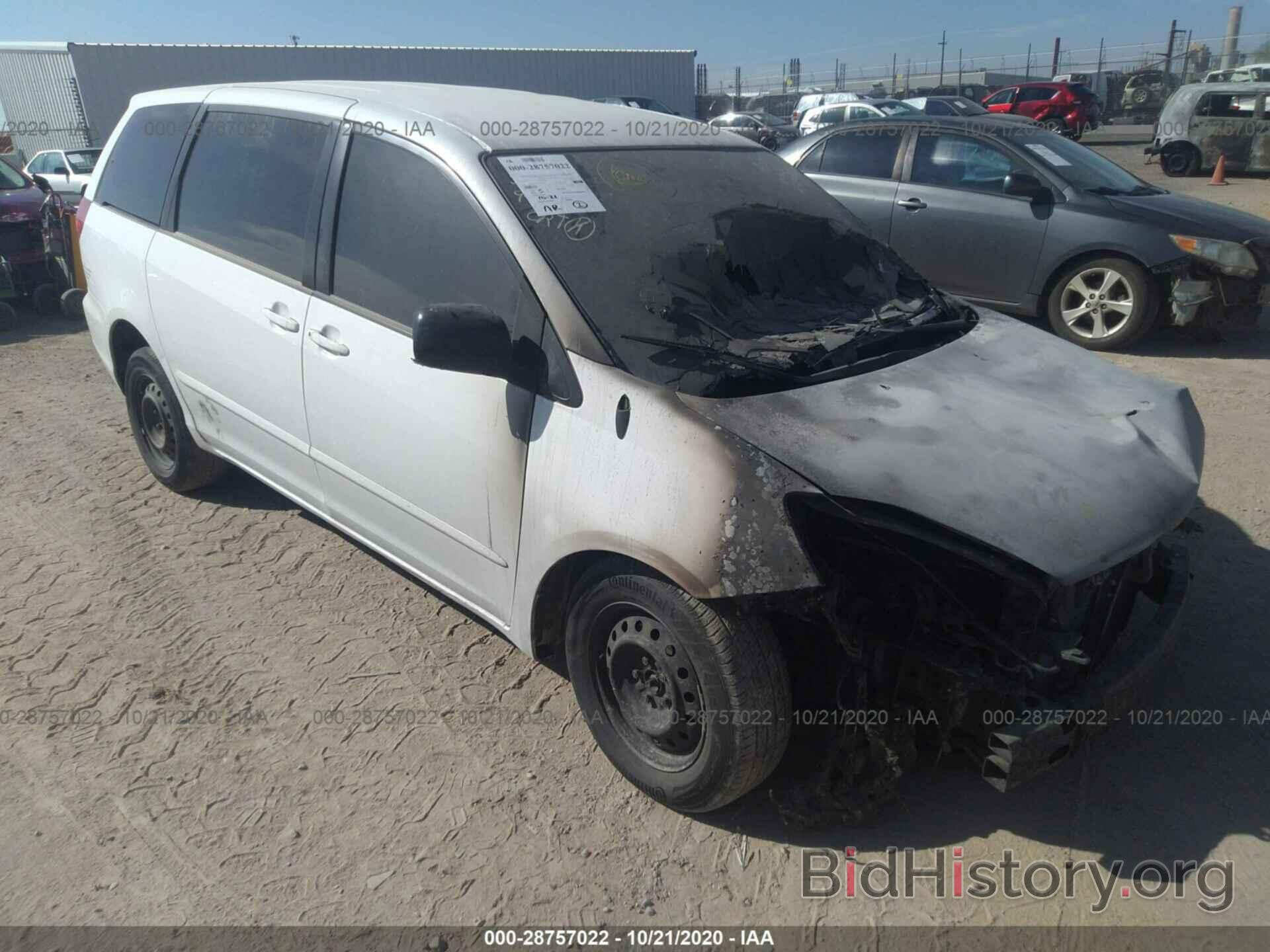 Photo 5TDKK4CC9AS302451 - TOYOTA SIENNA 2010