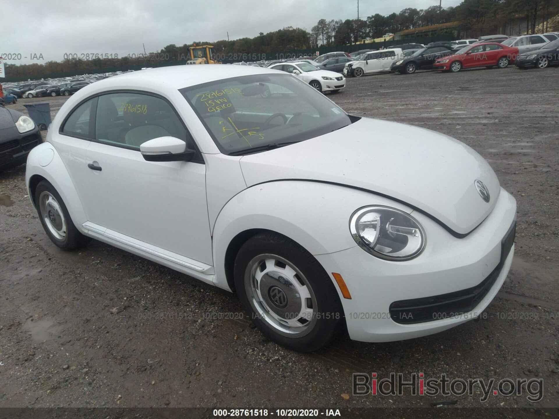 Photo 3VWF17AT4FM656701 - VOLKSWAGEN BEETLE COUPE 2015