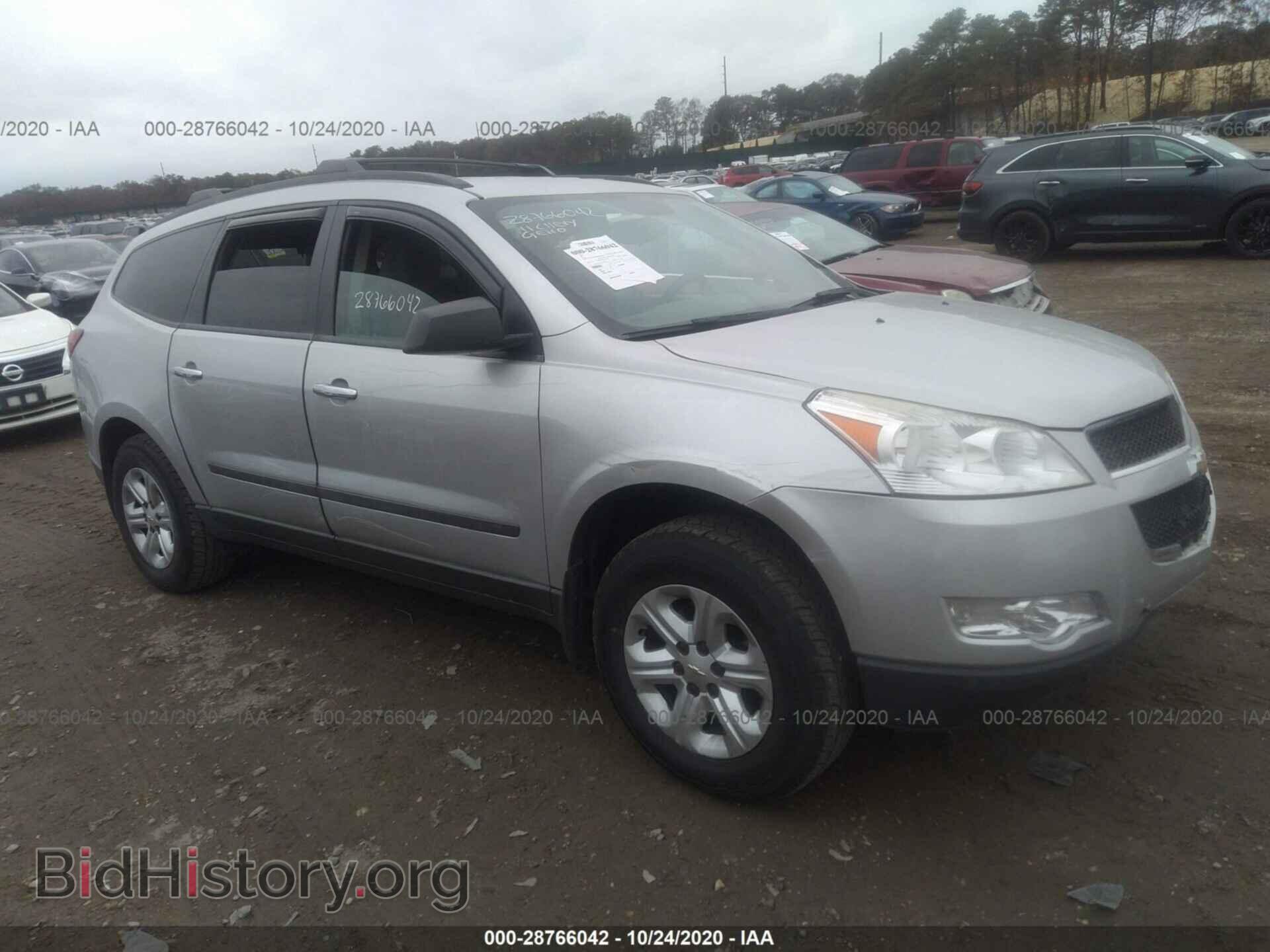Фотография 1GNKRFED1BJ264684 - CHEVROLET TRAVERSE 2011