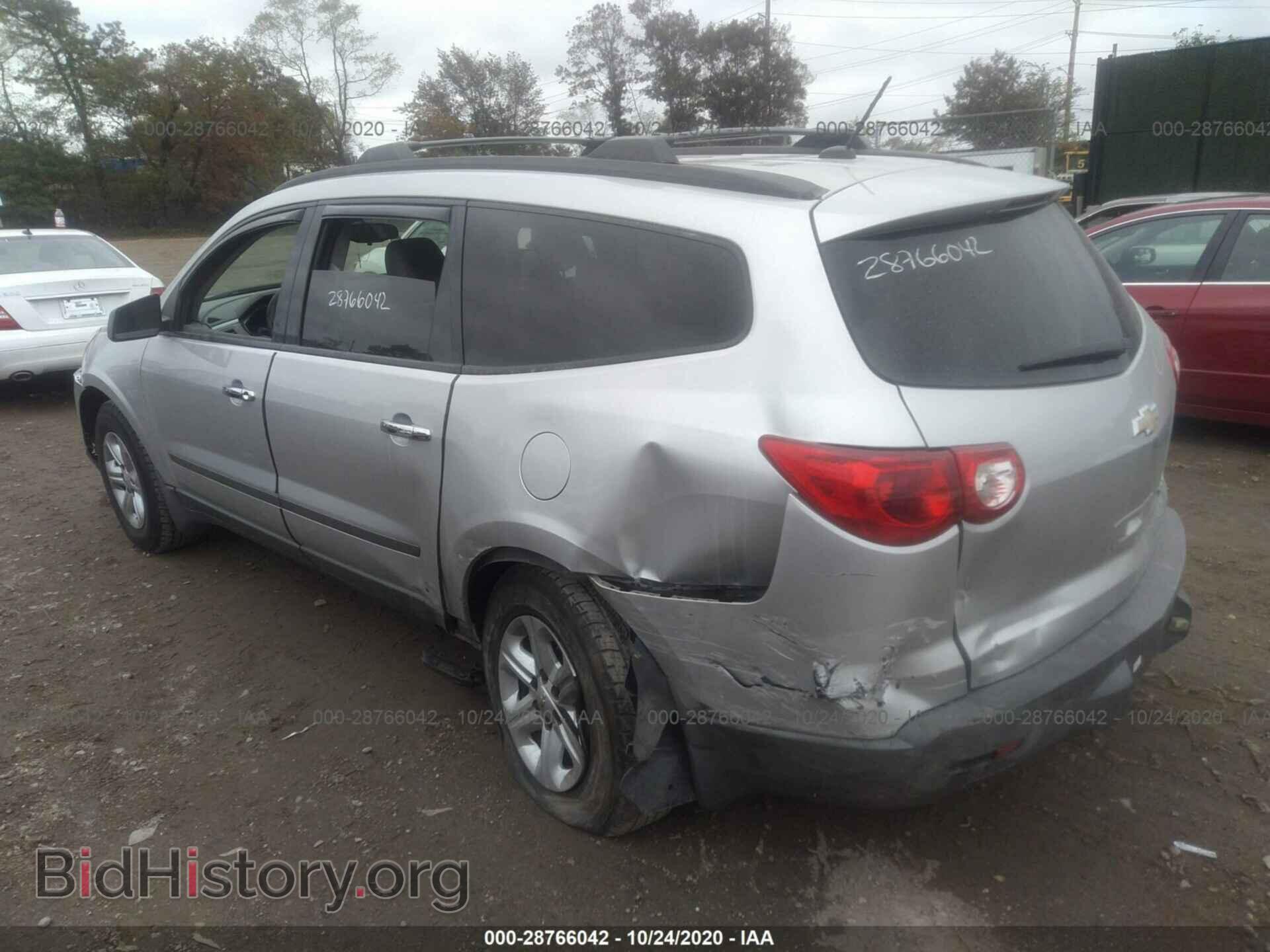 2011 CHEVROLET TRAVERSE - VIN: 1GNKRFED1BJ264684 - Фото 3