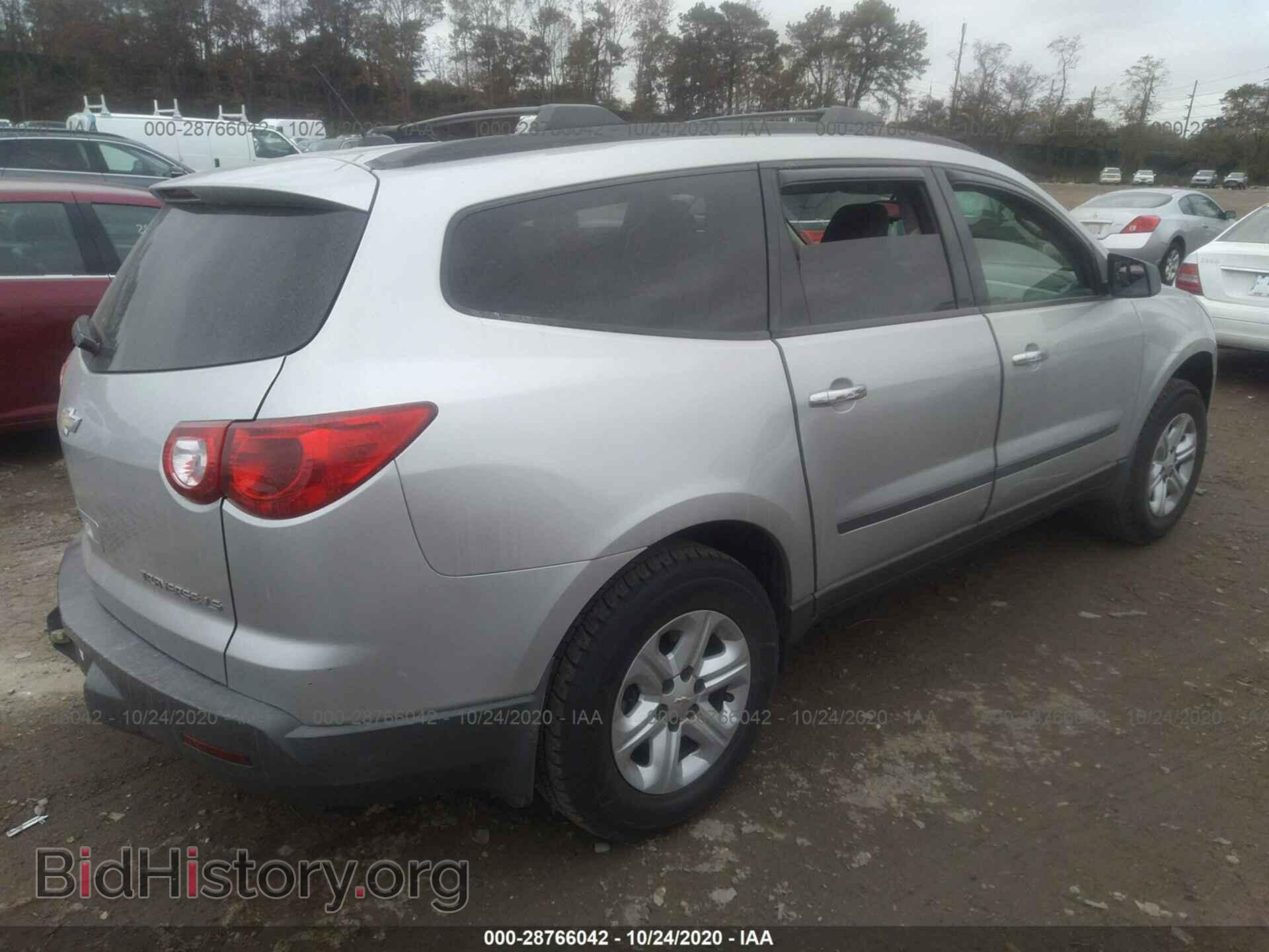 2011 CHEVROLET TRAVERSE - VIN: 1GNKRFED1BJ264684 - Фото 4