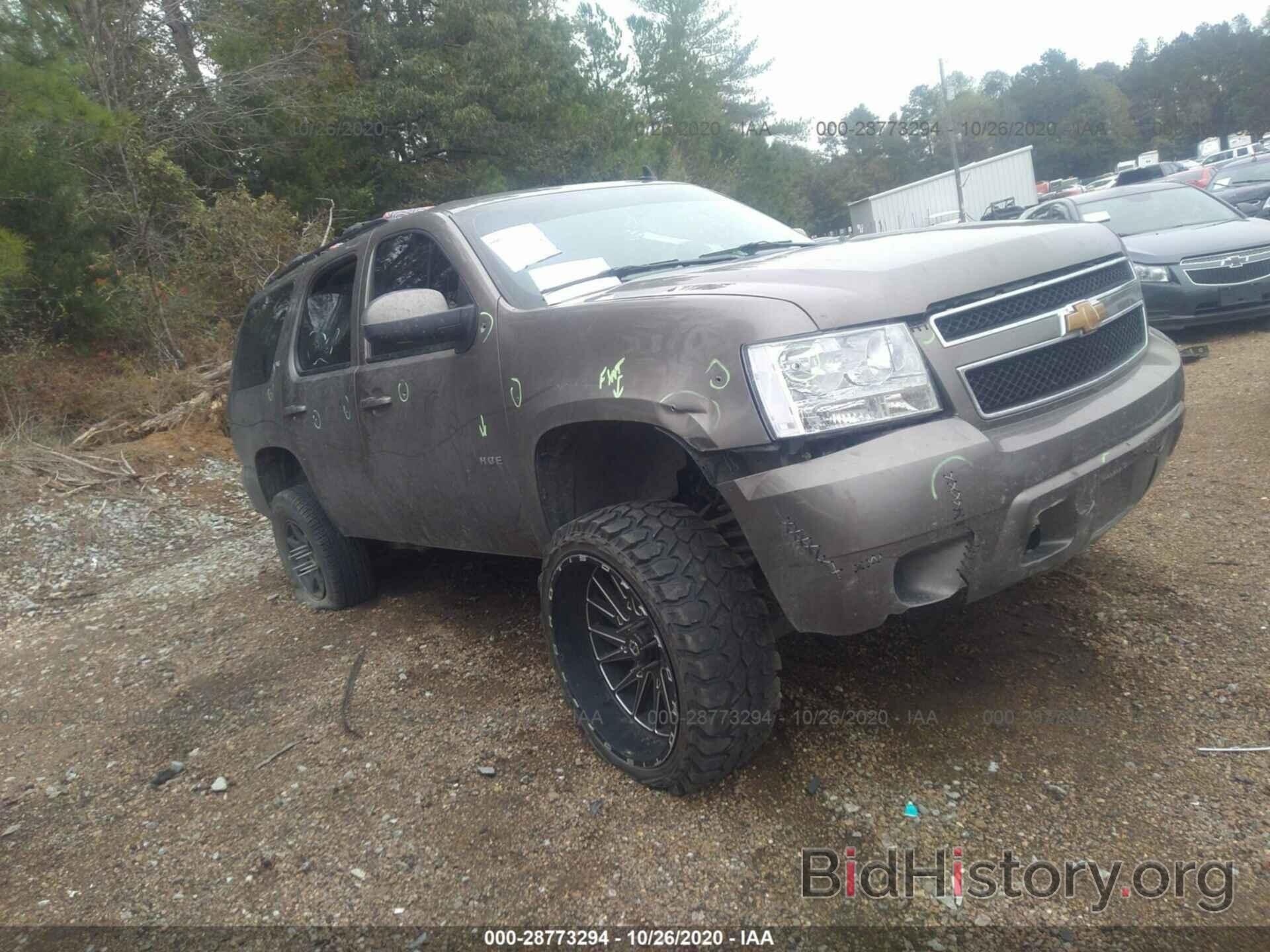 Photo 1GNSKBE01BR246097 - CHEVROLET TAHOE 2011