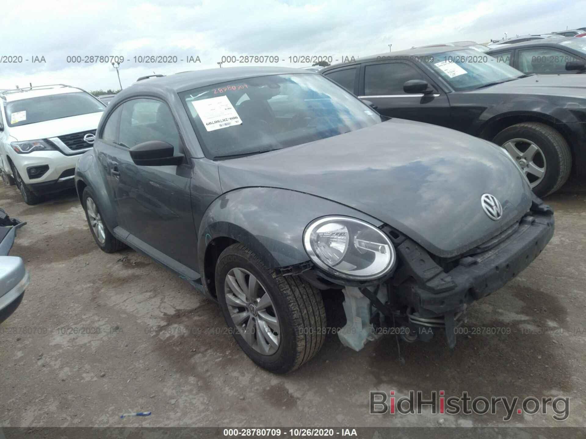 Photo 3VWF17AT5GM634885 - VOLKSWAGEN BEETLE COUPE 2016
