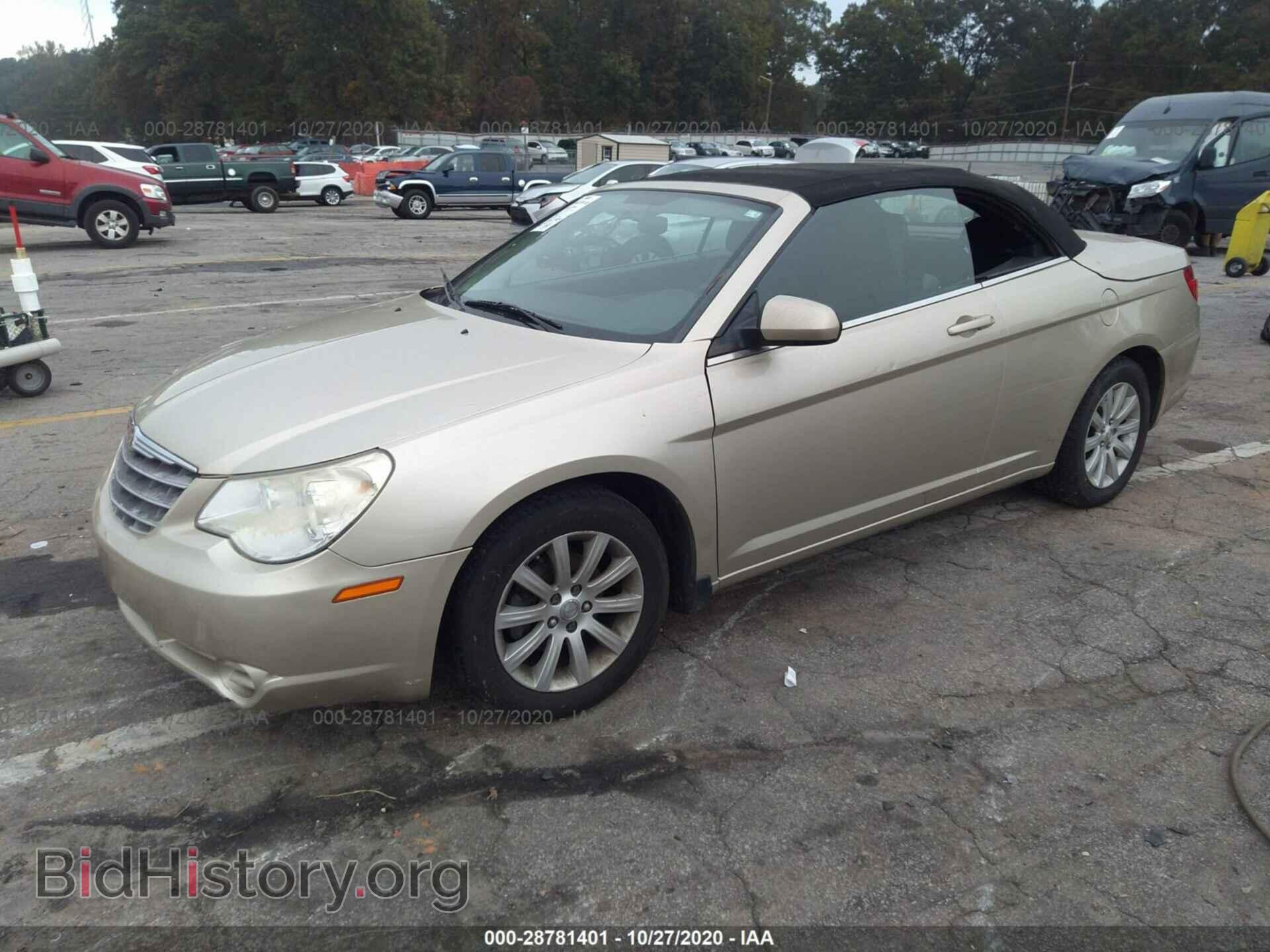 2010 CHRYSLER SEBRING - VIN: 1C3BC5ED8AN142839 - Фото 2