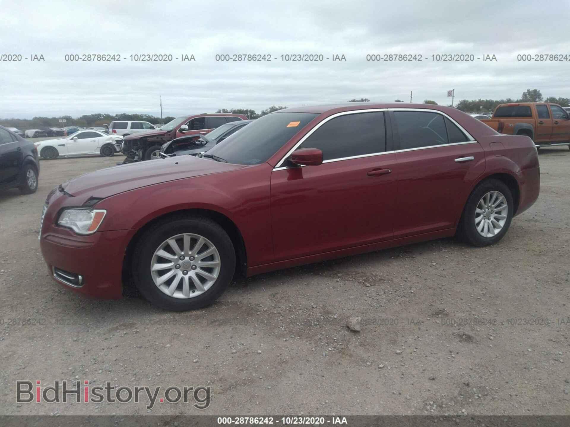 2013 CHRYSLER 300 - VIN: 2C3CCAAG0DH723195 - Photo 2