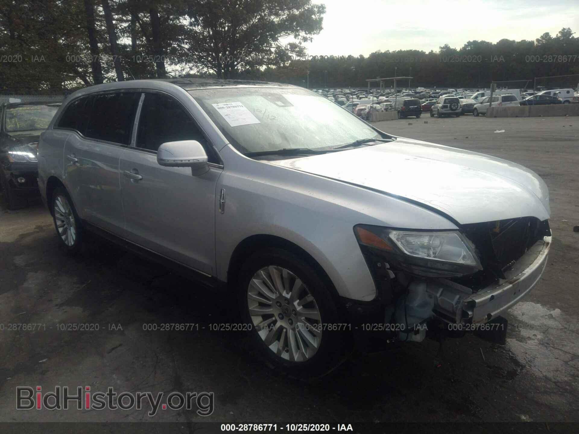 Photo 2LMHJ5AT2CBL54899 - LINCOLN MKT 2012