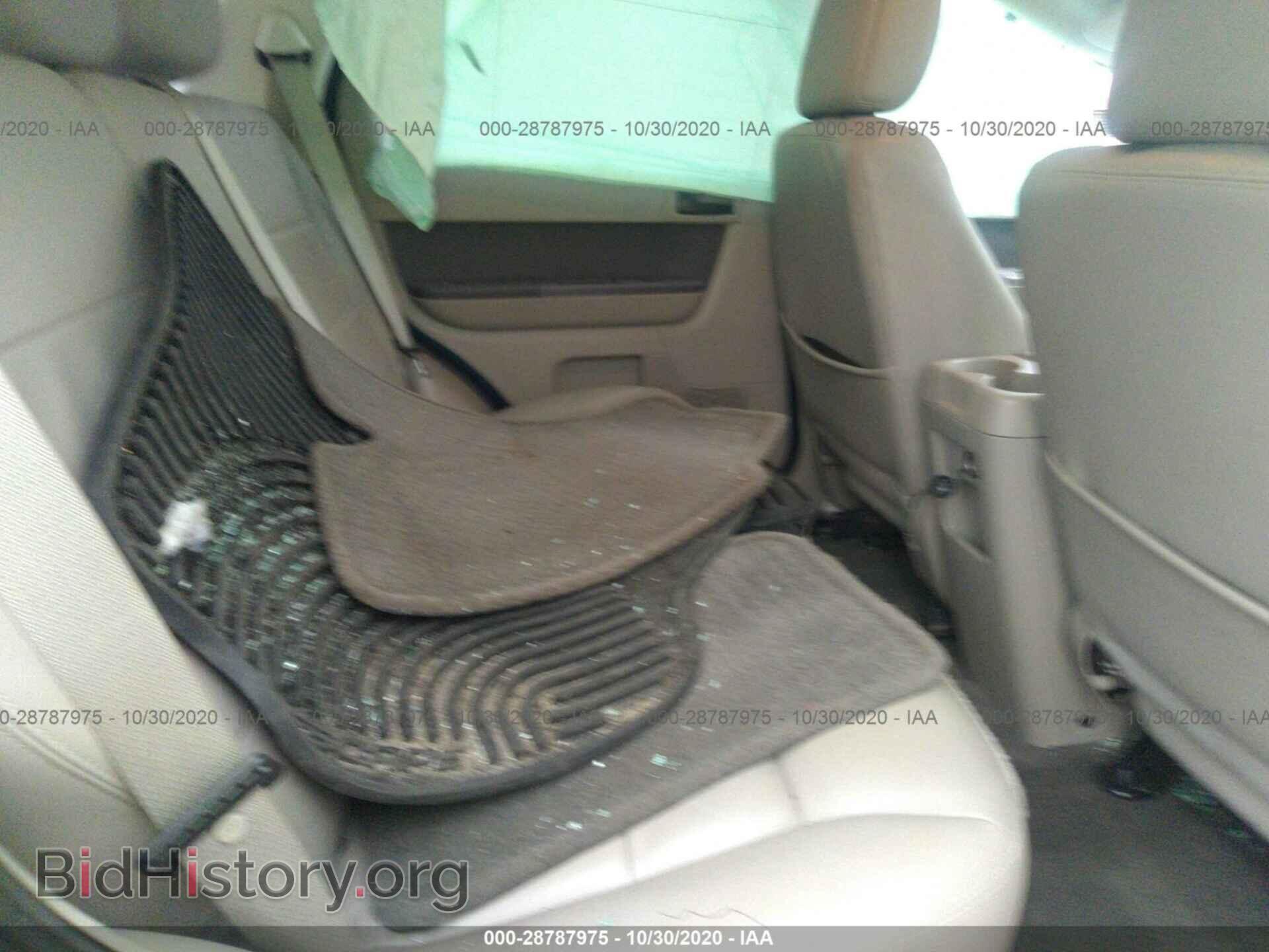 2011 FORD ESCAPE - VIN: 1FMCU0D70BKA47427 - Фото 8