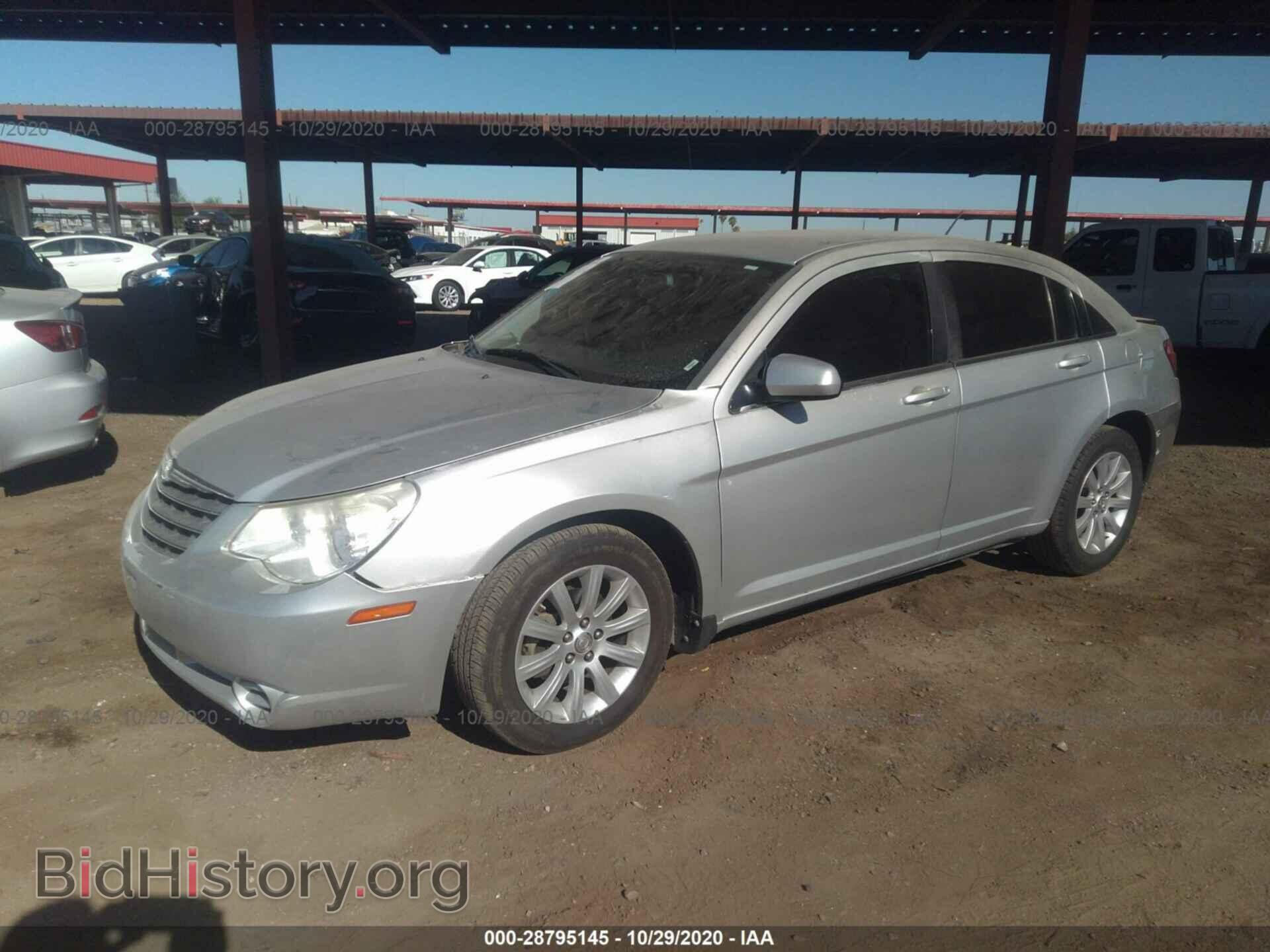 2010 CHRYSLER SEBRING - VIN: 1C3CC5FB2AN212336 - Фото 2