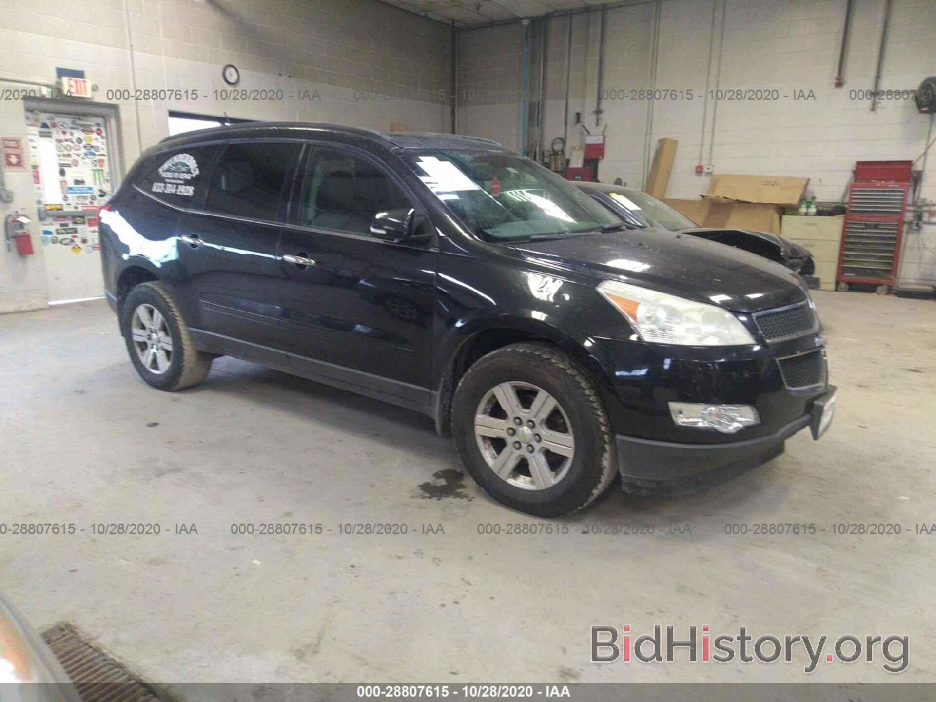 Photo 1GNKVGED8BJ209537 - CHEVROLET TRAVERSE 2011