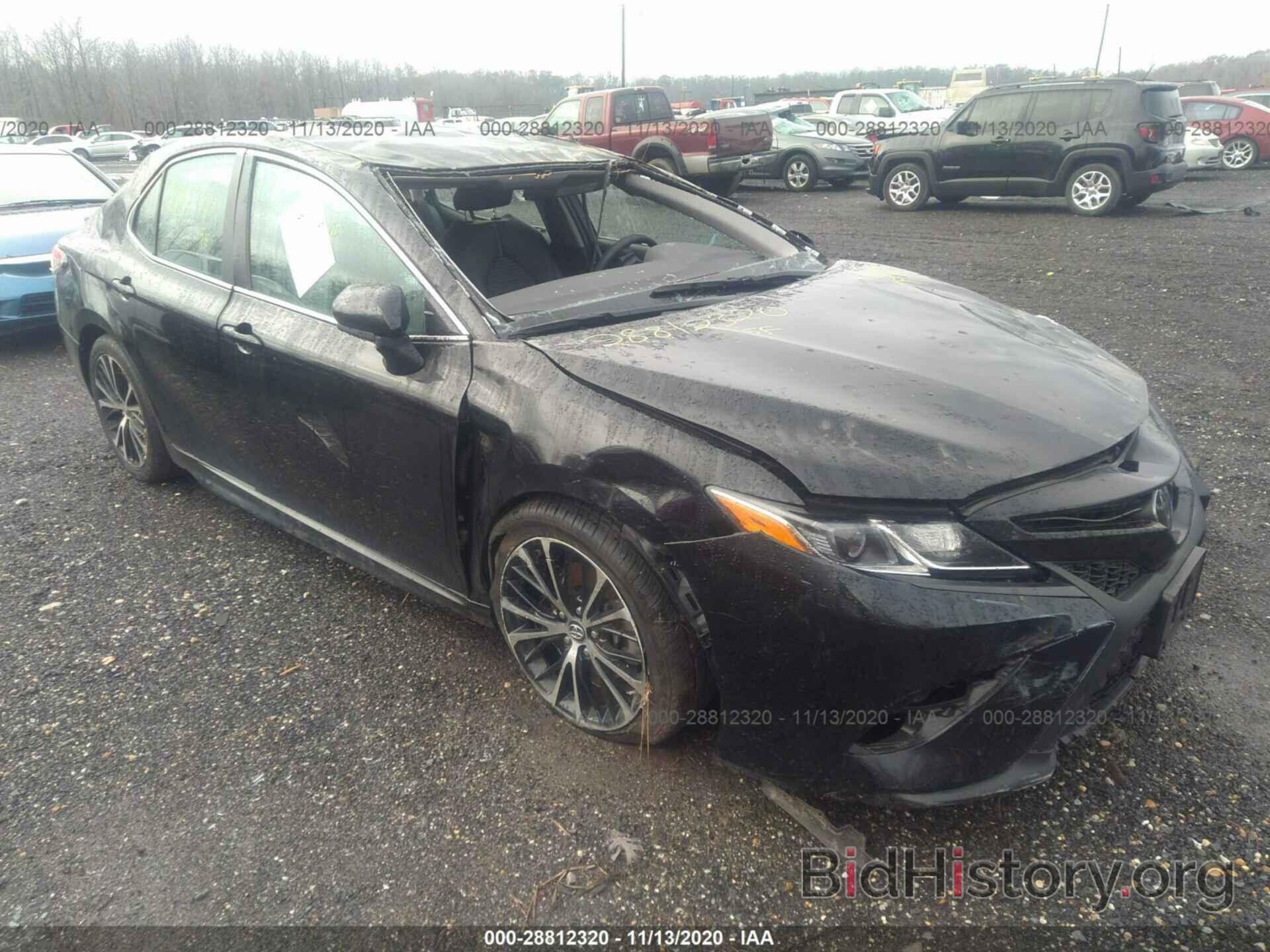 Photo 4T1B11HK0JU669473 - TOYOTA CAMRY 2018