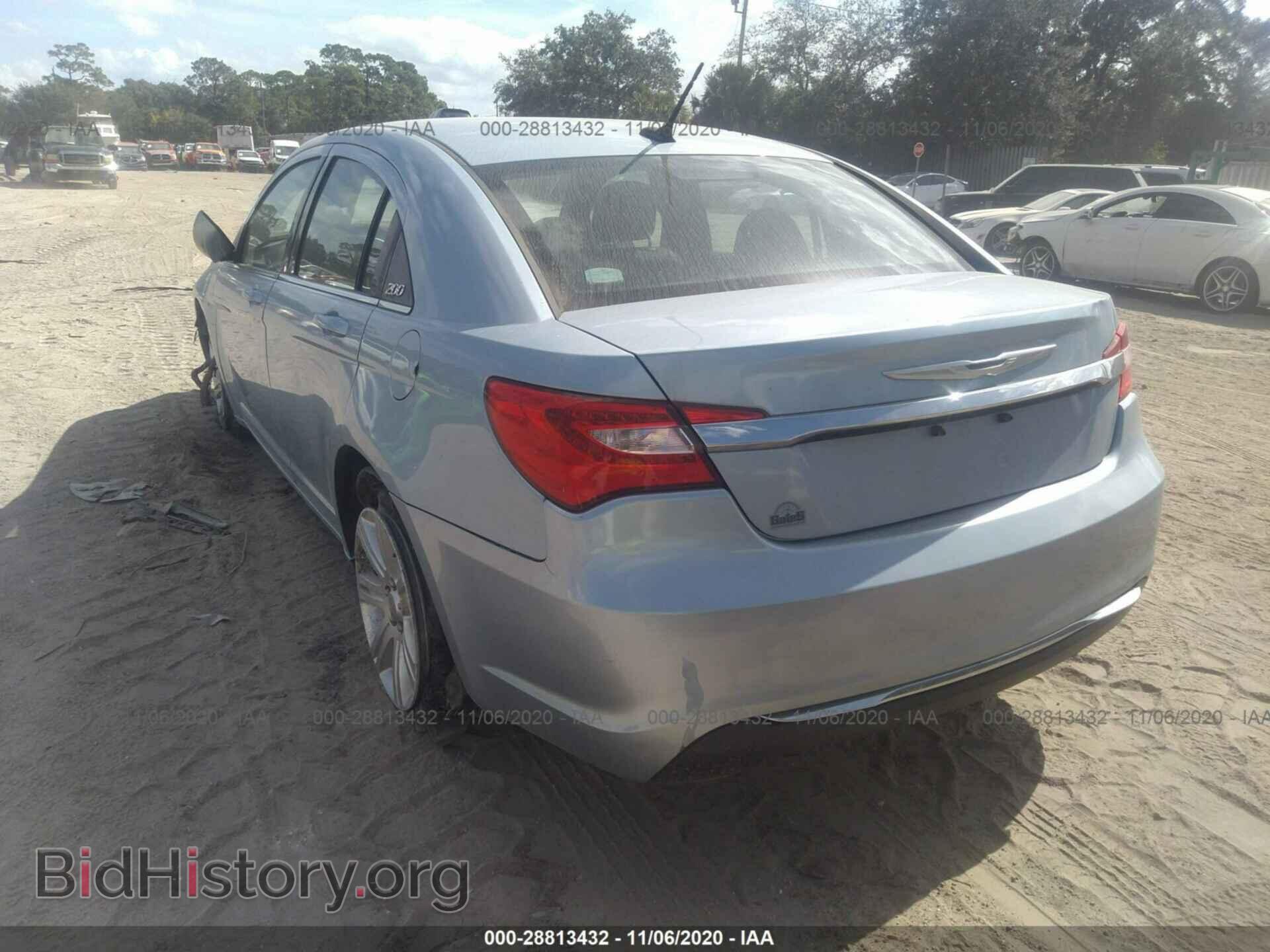 2013 CHRYSLER 200 - VIN: 1C3CCBAB3DN698018 - Фото 3
