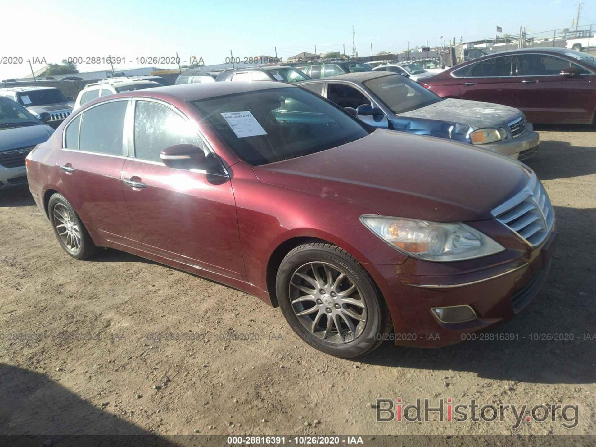 Photo KMHGC4DE6BU143206 - HYUNDAI GENESIS 2011