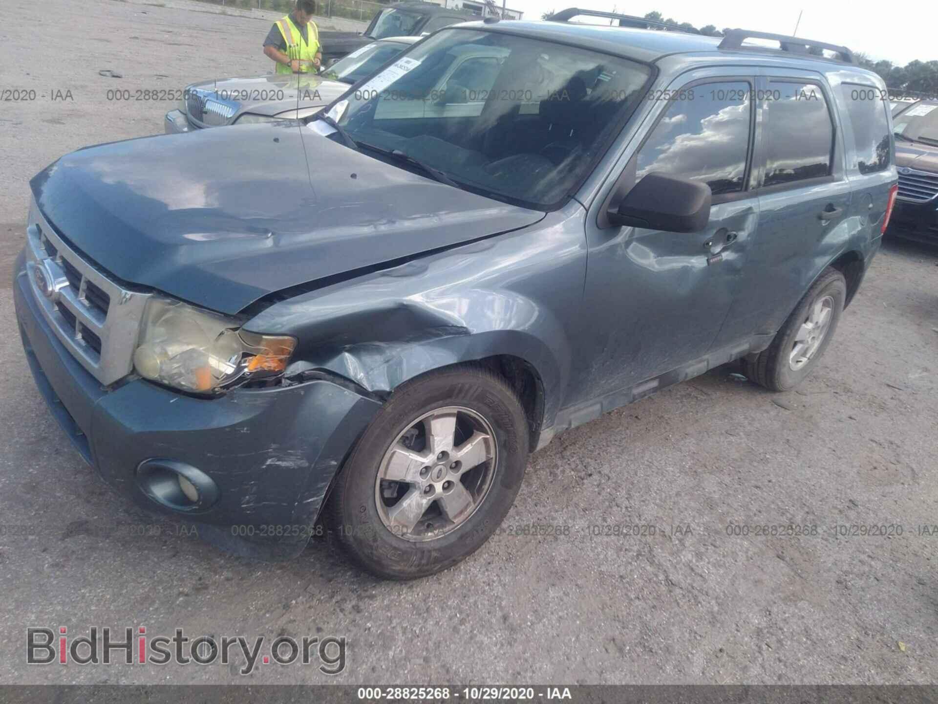 2011 FORD ESCAPE - VIN: 1FMCU0D70BKB82536 - Фото 2