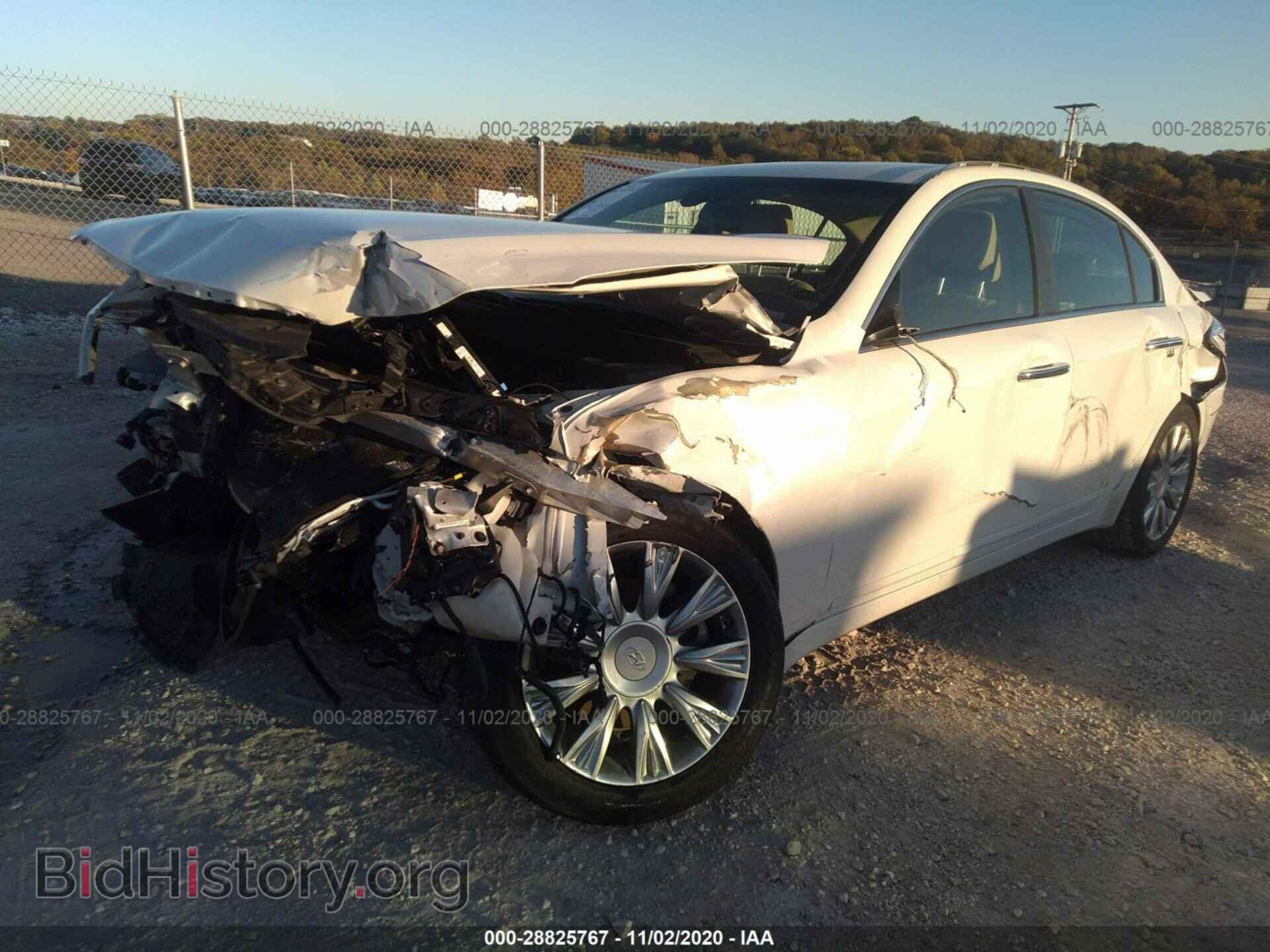 2011 HYUNDAI GENESIS - VIN: KMHGC4DEXBU117417 - Фото 2