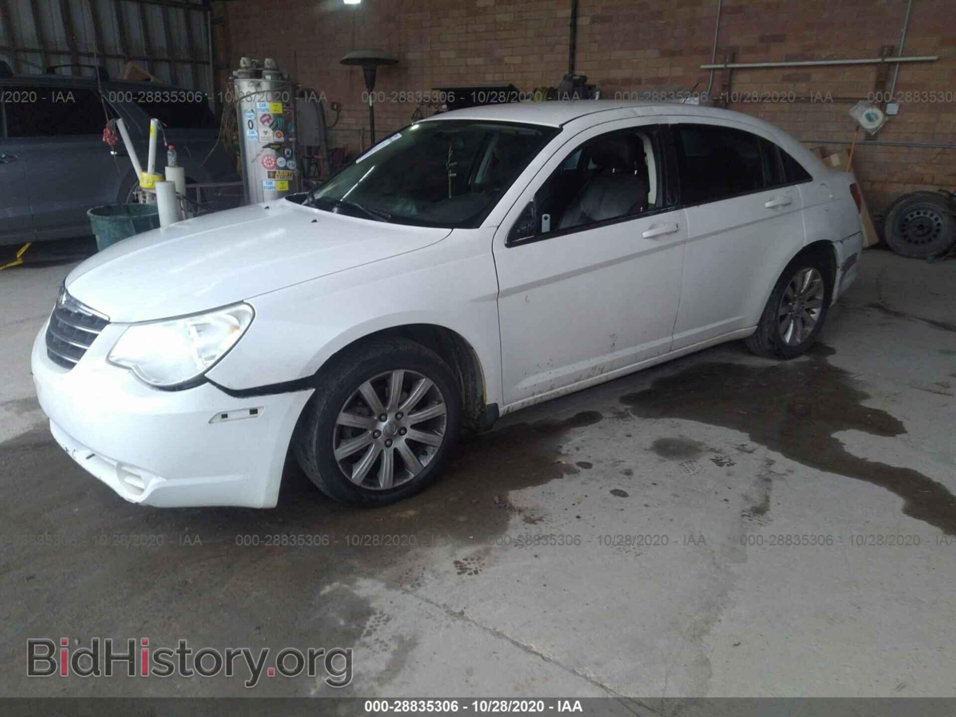 2010 CHRYSLER SEBRING - VIN: 1C3CC5FB8AN188155 - Фото 2