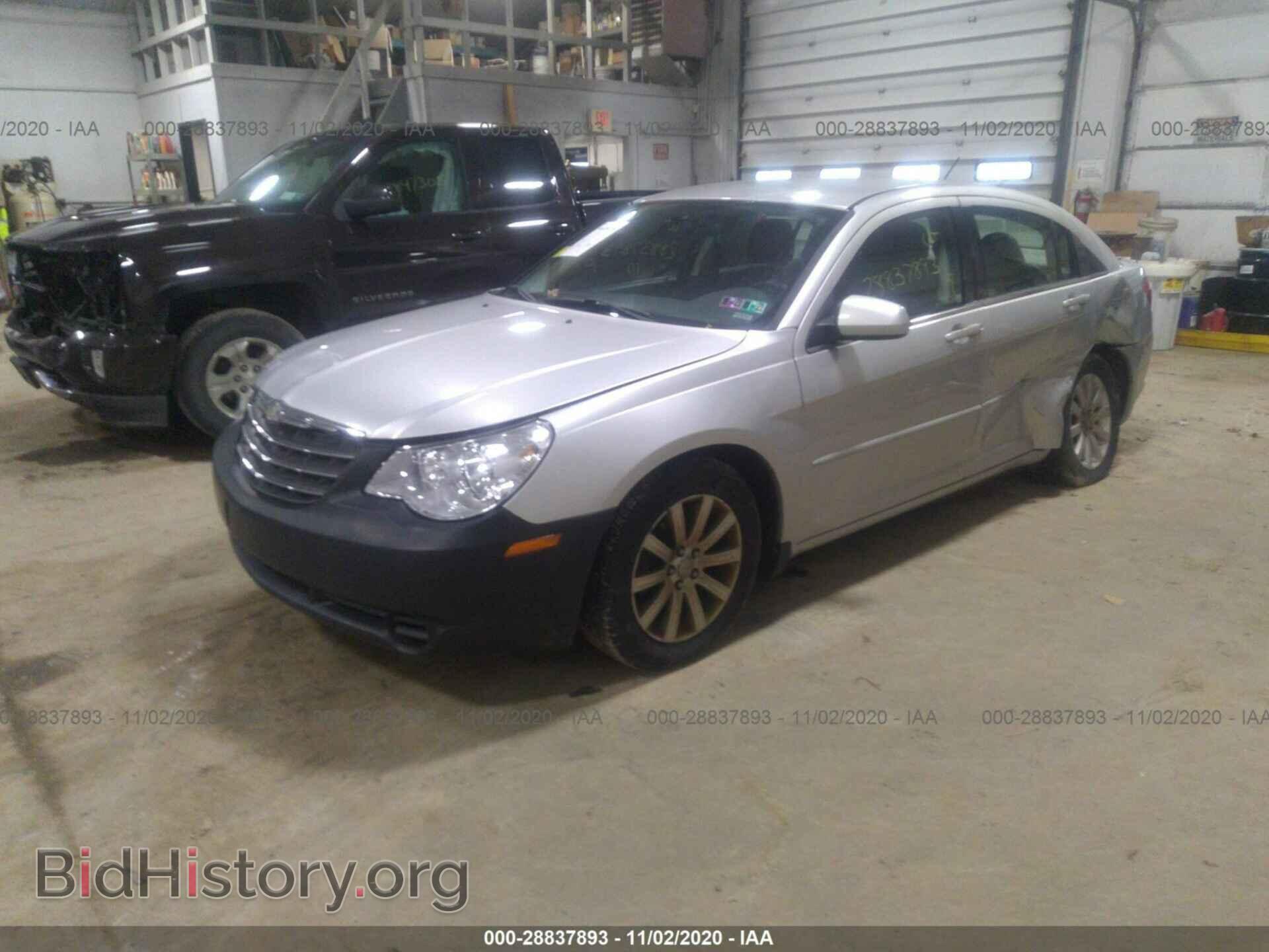 2010 CHRYSLER SEBRING - VIN: 1C3CC5FB2AN146998 - Фото 2