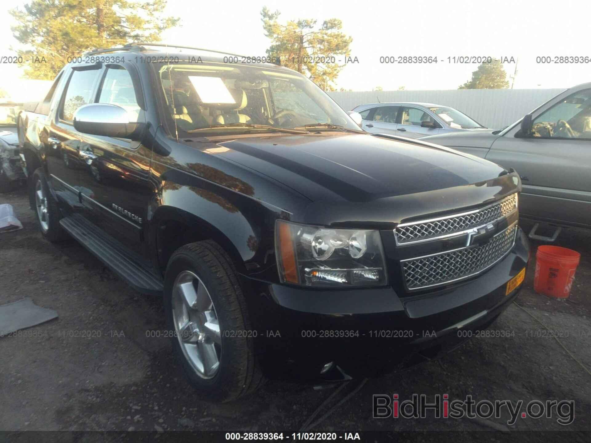 Photo 3GNNCFE03AG110859 - CHEVROLET AVALANCHE 2010