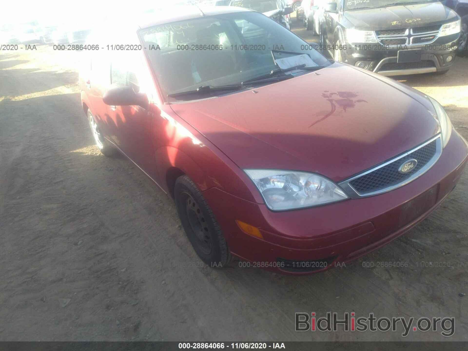 Photo 3FAHP37NX5R119835 - FORD FOCUS 2005